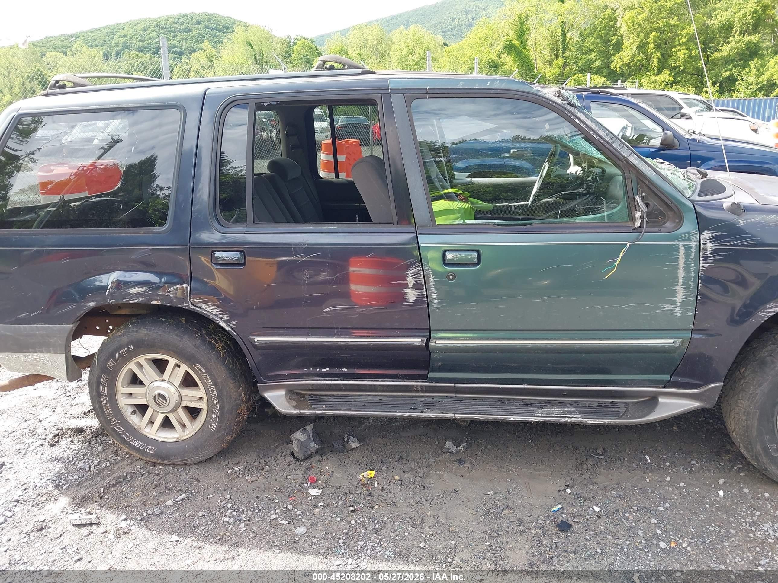 2000 Ford Explorer Xlt Blue vin: 1FMZU73E1YZB01188