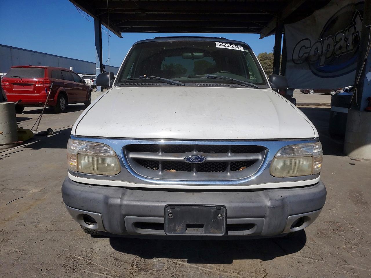 2000 Ford Explorer Xlt White vin: 1FMZU73E1YZC43038