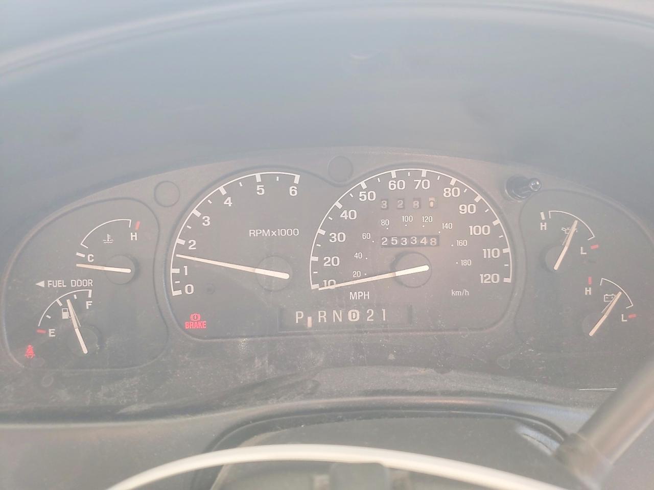 2000 Ford Explorer Xlt White vin: 1FMZU73E1YZC43038