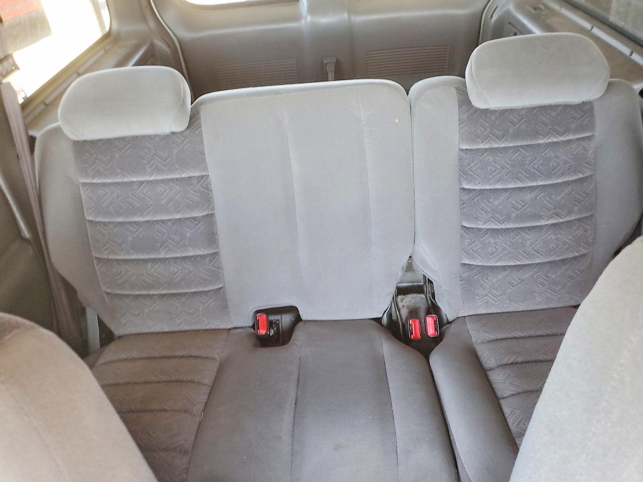 2000 Ford Explorer Xlt White vin: 1FMZU73E1YZC43038