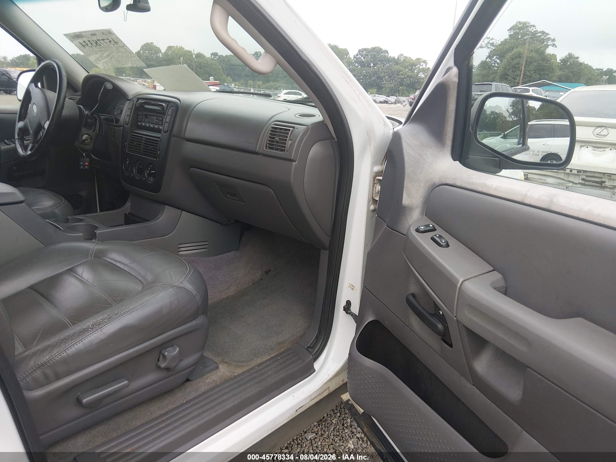 2002 Ford Explorer Xlt White vin: 1FMZU73E22ZC44254