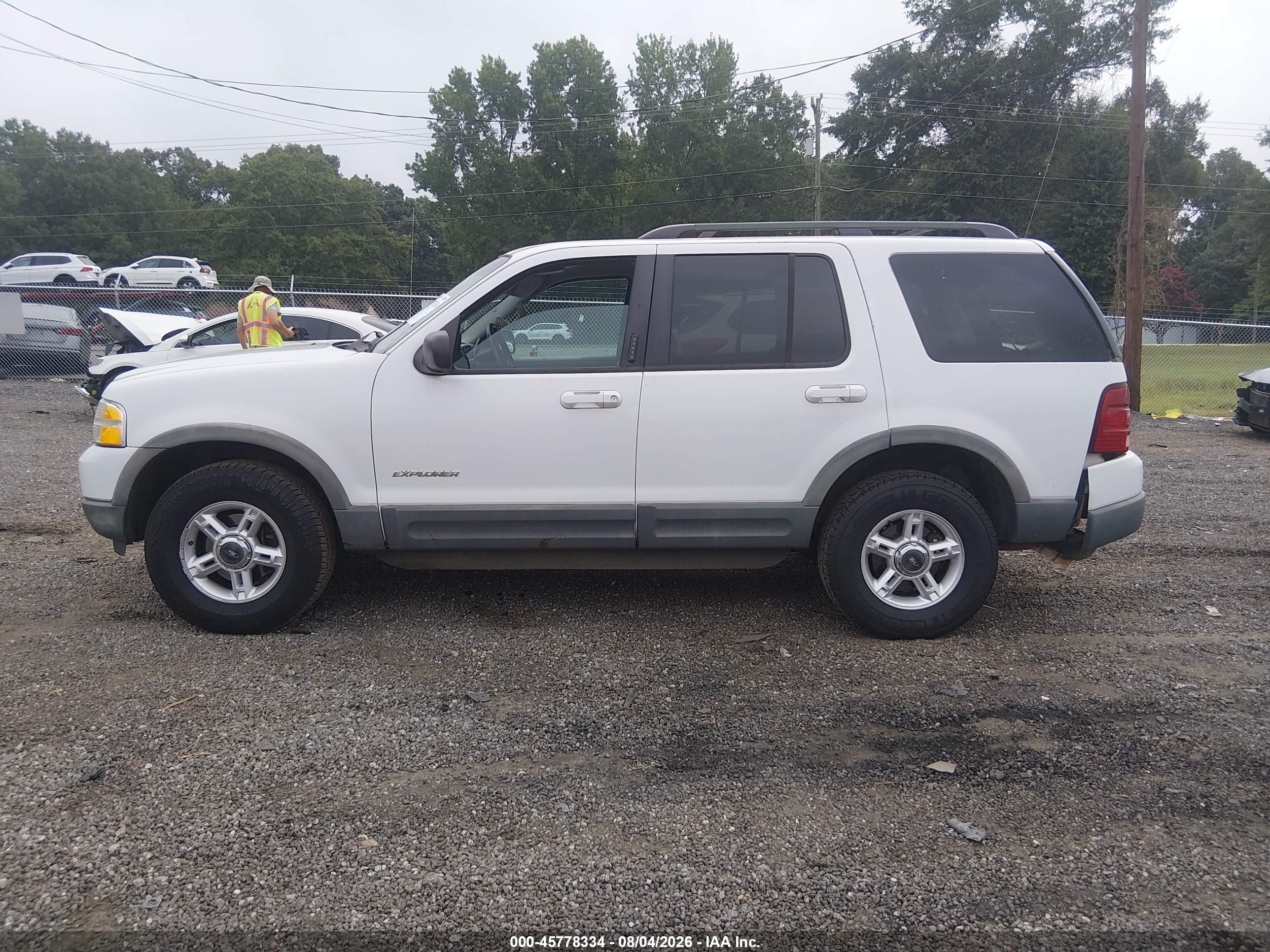 2002 Ford Explorer Xlt White vin: 1FMZU73E22ZC44254