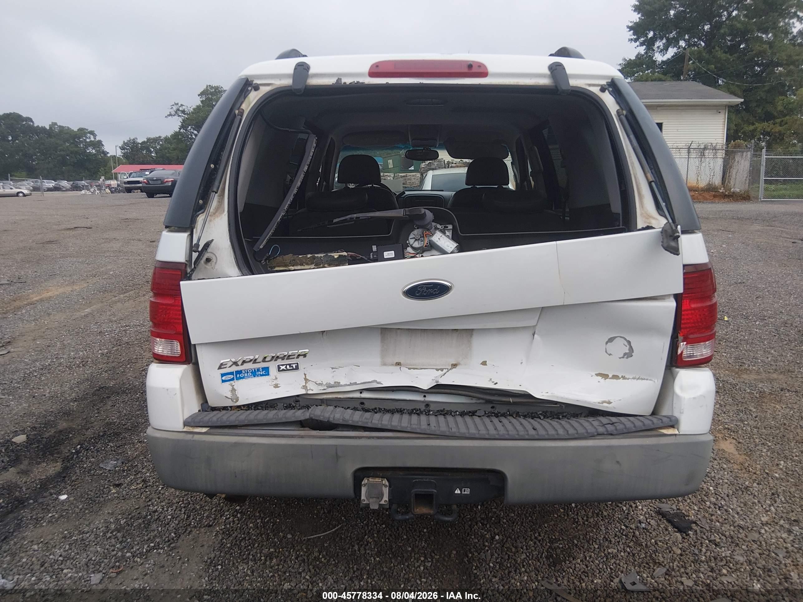 2002 Ford Explorer Xlt White vin: 1FMZU73E22ZC44254
