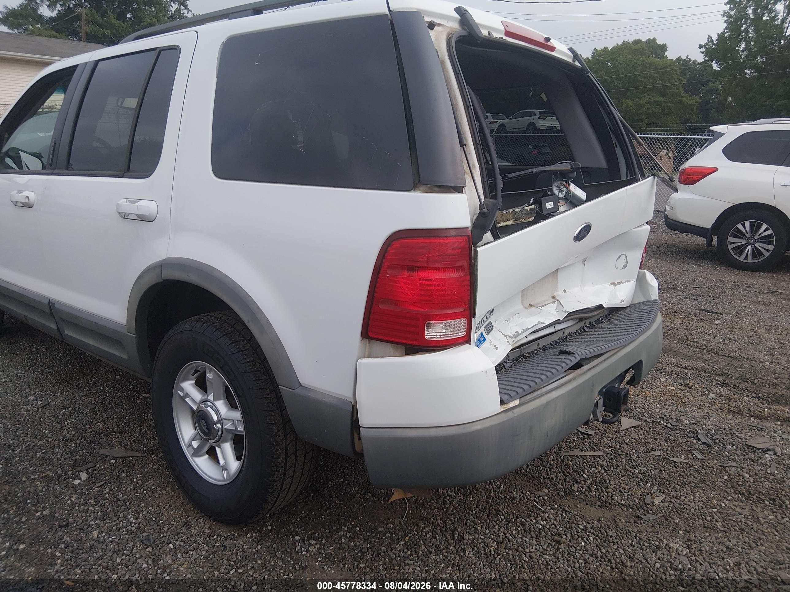 2002 Ford Explorer Xlt White vin: 1FMZU73E22ZC44254
