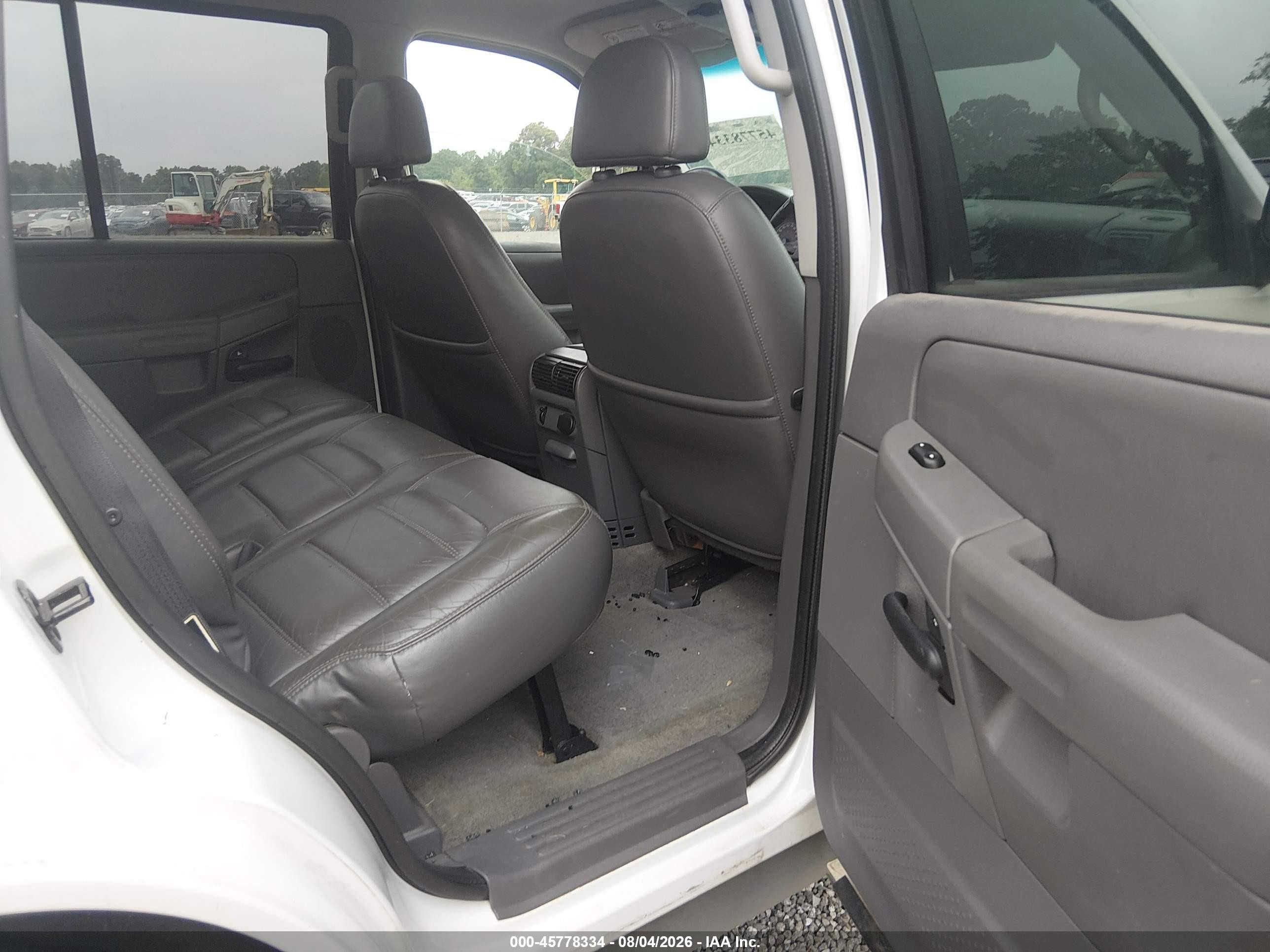2002 Ford Explorer Xlt White vin: 1FMZU73E22ZC44254