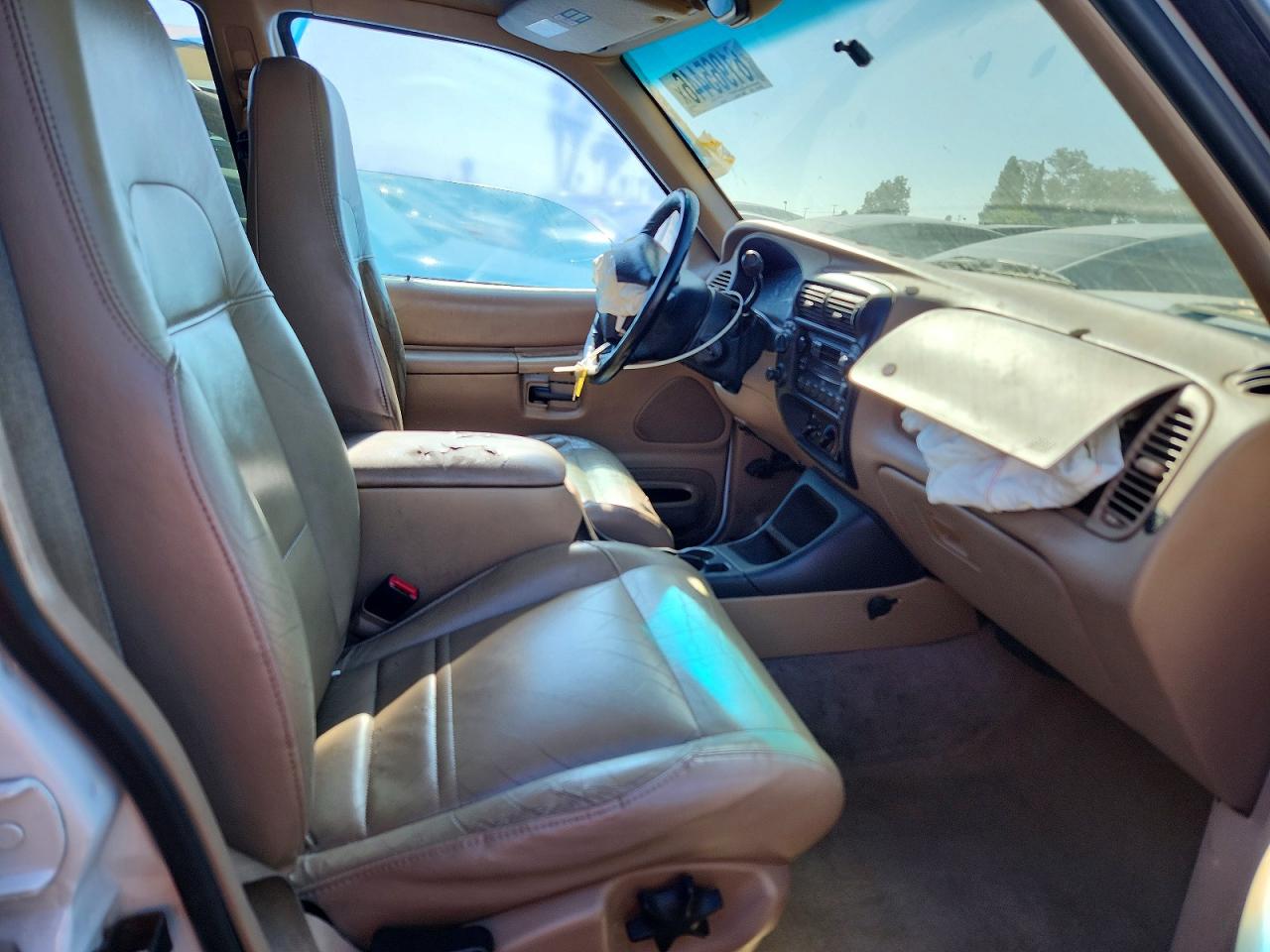 2001 Ford Explorer Xlt White vin: 1FMZU73E31ZA24121