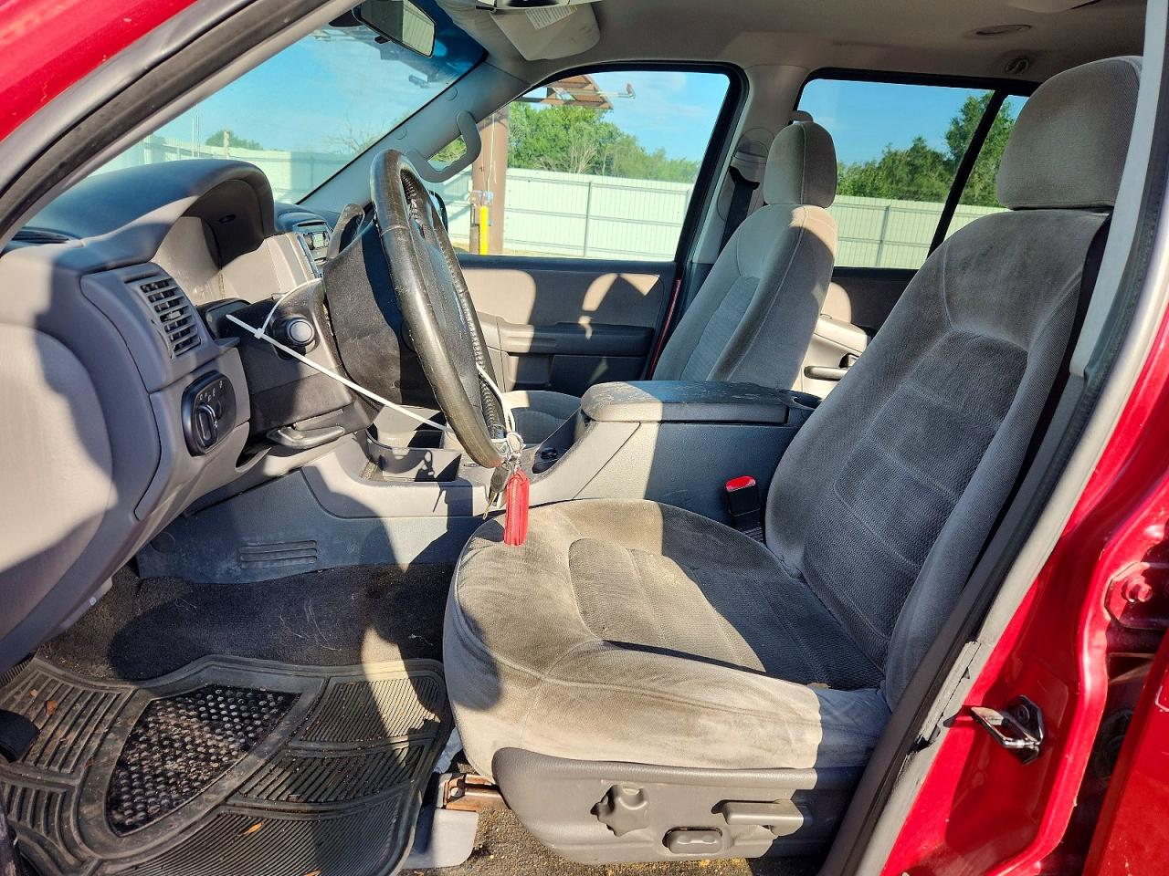 2005 Ford Explorer Xlt Burgundy vin: 1FMZU73E45ZA16907