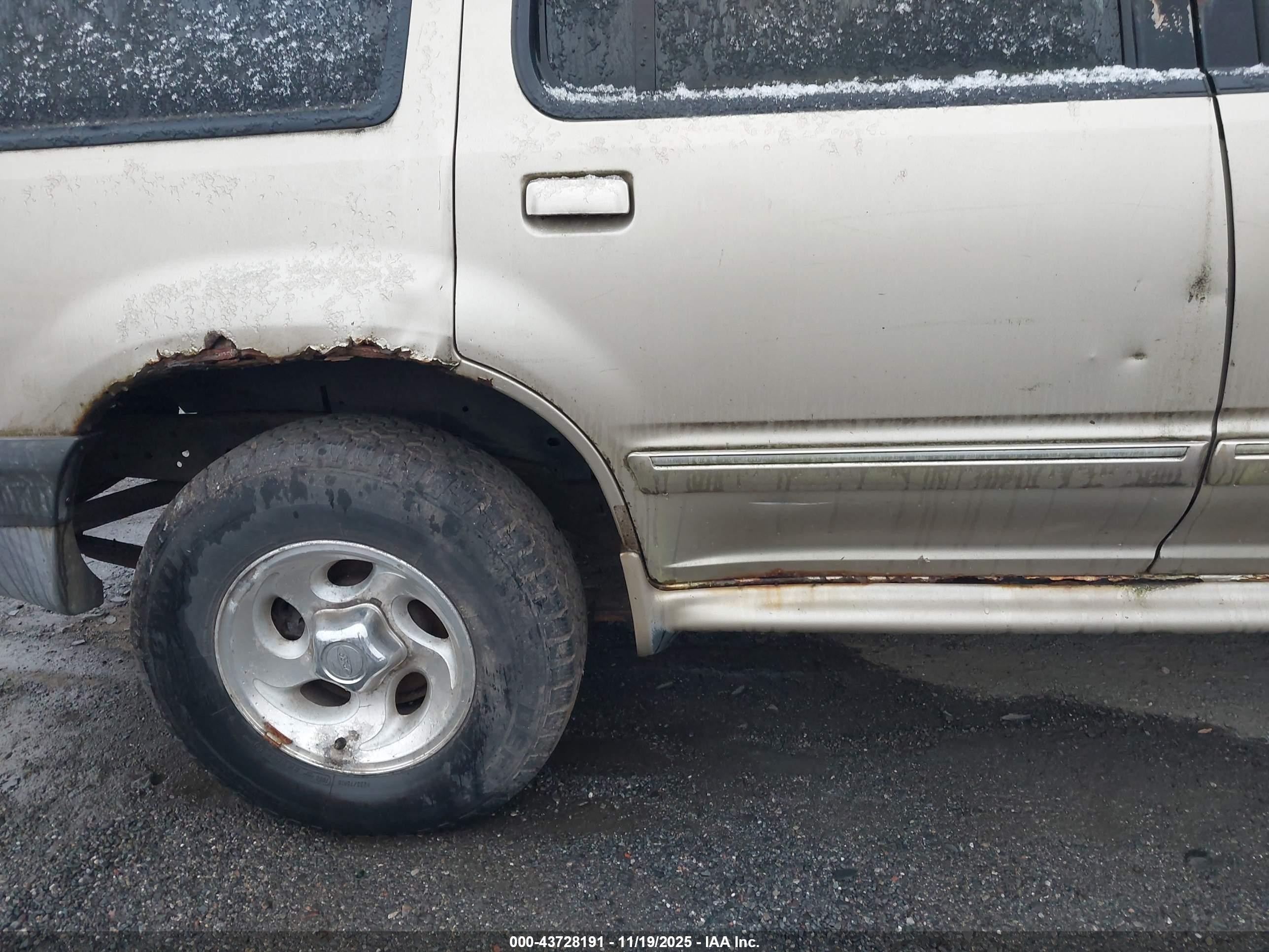 2001 Ford Explorer Xlt Gold vin: 1FMZU73E61ZA60644