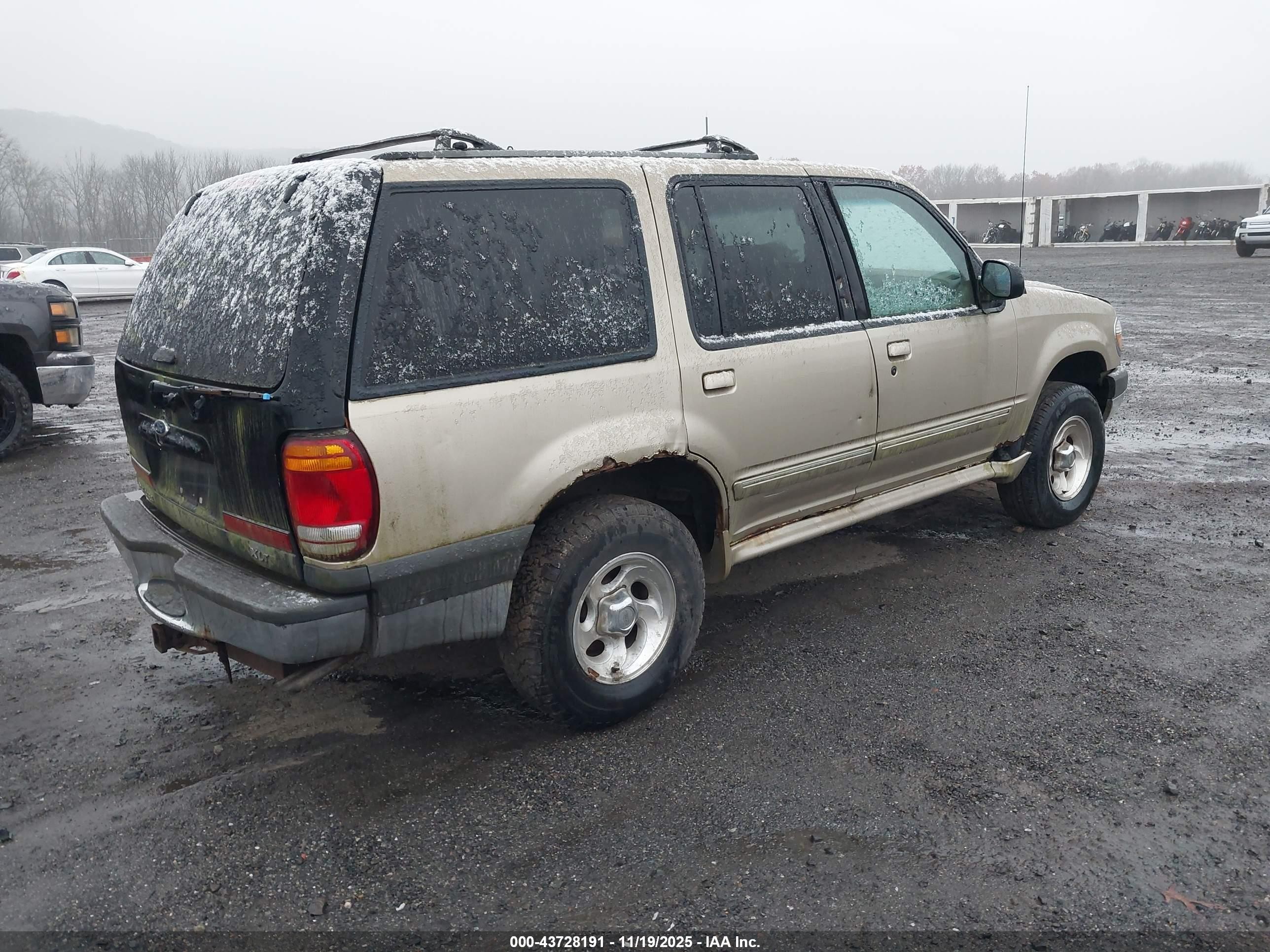 2001 Ford Explorer Xlt Gold vin: 1FMZU73E61ZA60644