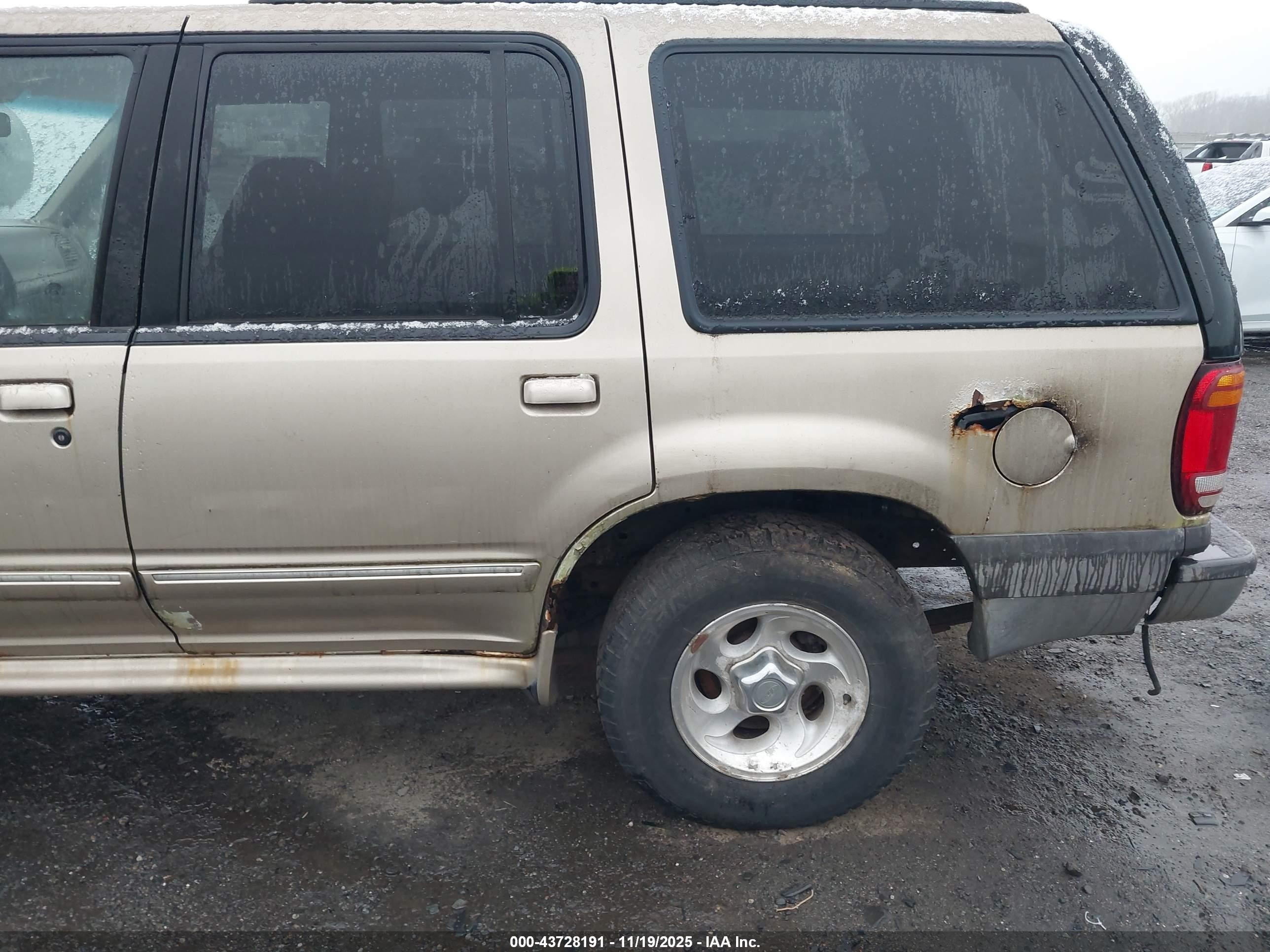 2001 Ford Explorer Xlt Gold vin: 1FMZU73E61ZA60644