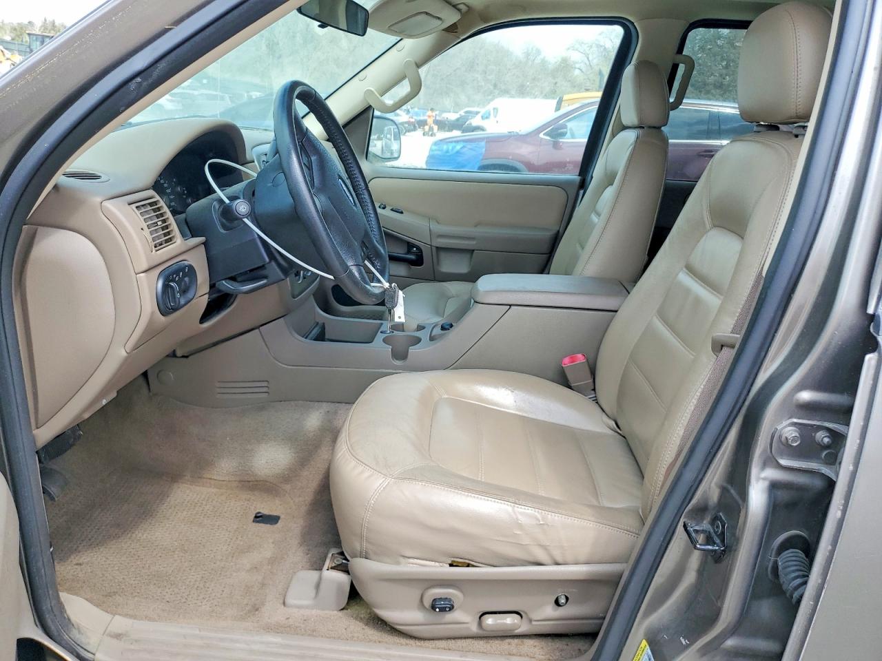 2005 Ford Explorer Xlt Бежевый vin: 1FMZU73E65UB53778