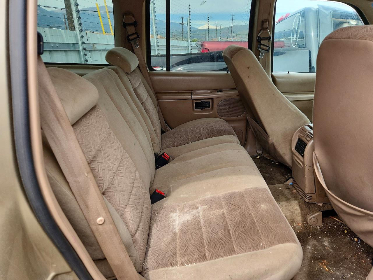 2000 Ford Explorer Xlt Gold vin: 1FMZU73E6YZB02305