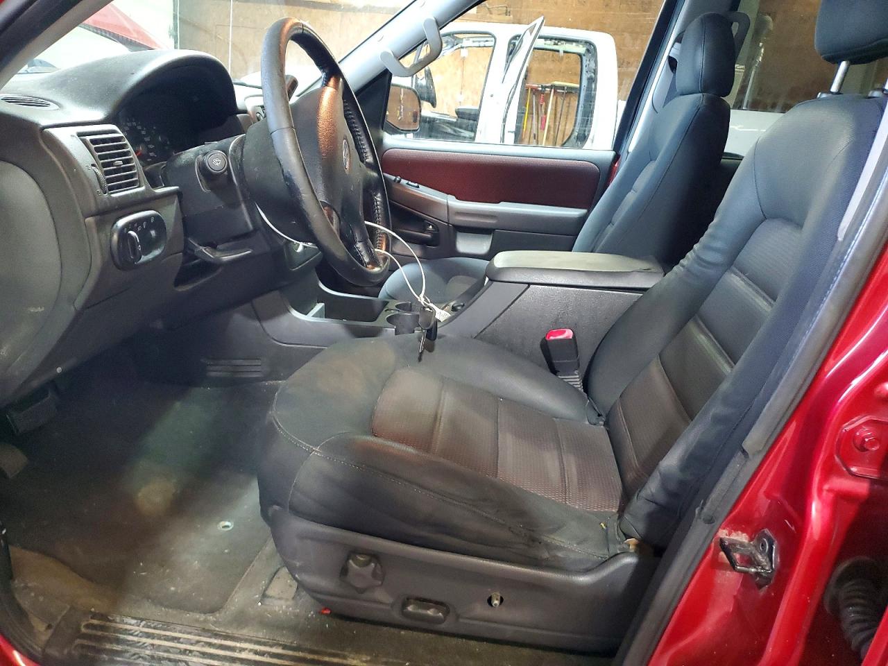 2005 Ford Explorer Xlt Red vin: 1FMZU73E75UA56380