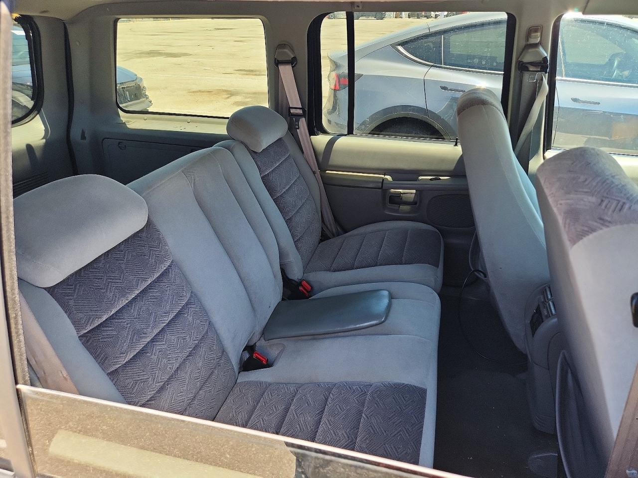 2000 Ford Explorer Xlt Blue vin: 1FMZU73E7YZB31697