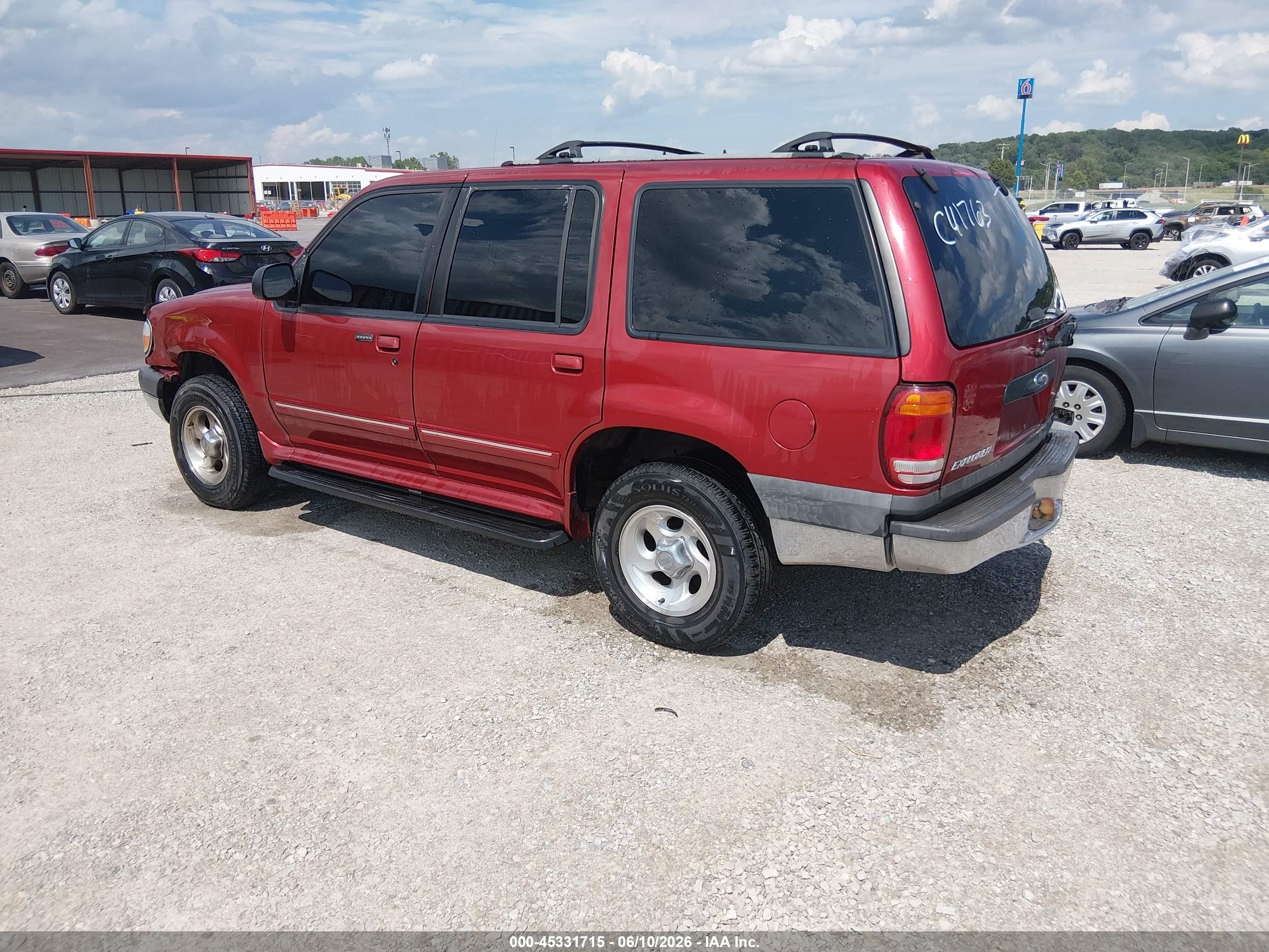 2000 Ford Explorer Xlt Red vin: 1FMZU73E7YZC41763