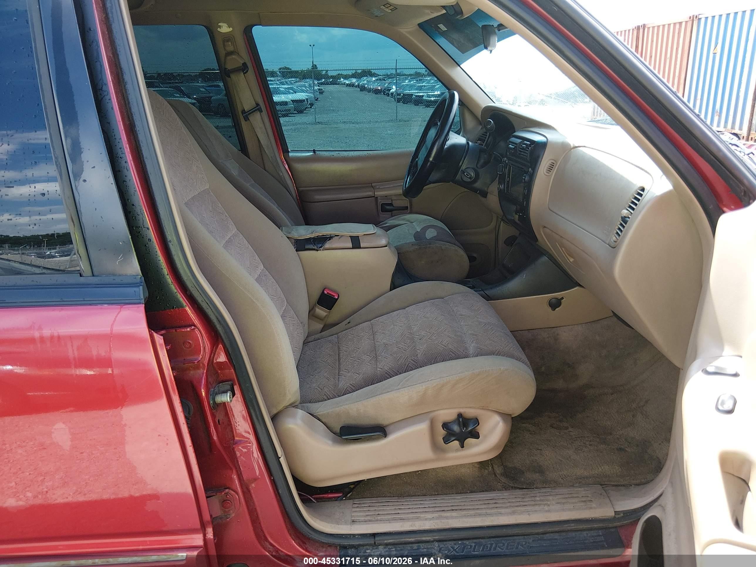 2000 Ford Explorer Xlt Red vin: 1FMZU73E7YZC41763