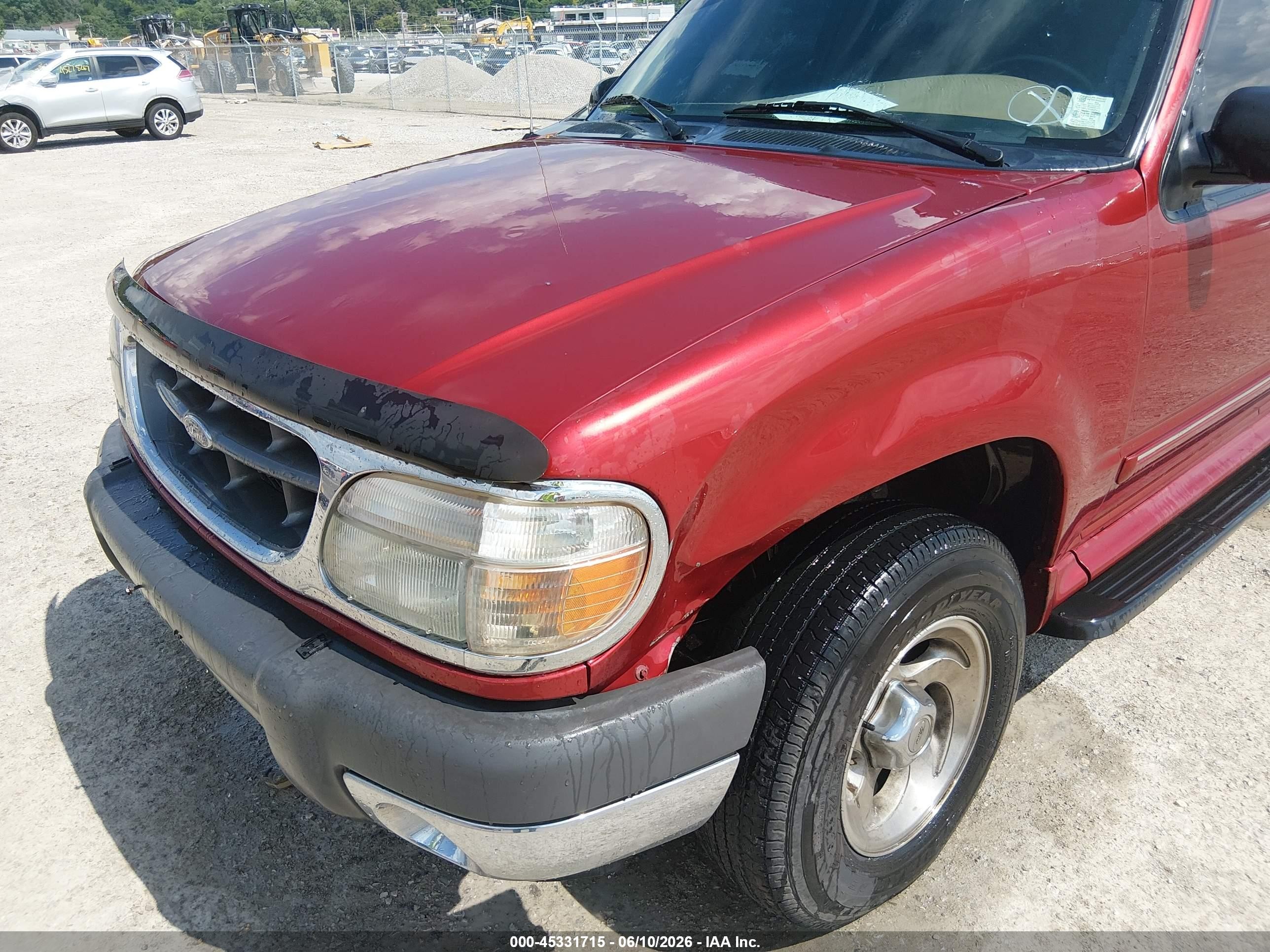 2000 Ford Explorer Xlt Red vin: 1FMZU73E7YZC41763