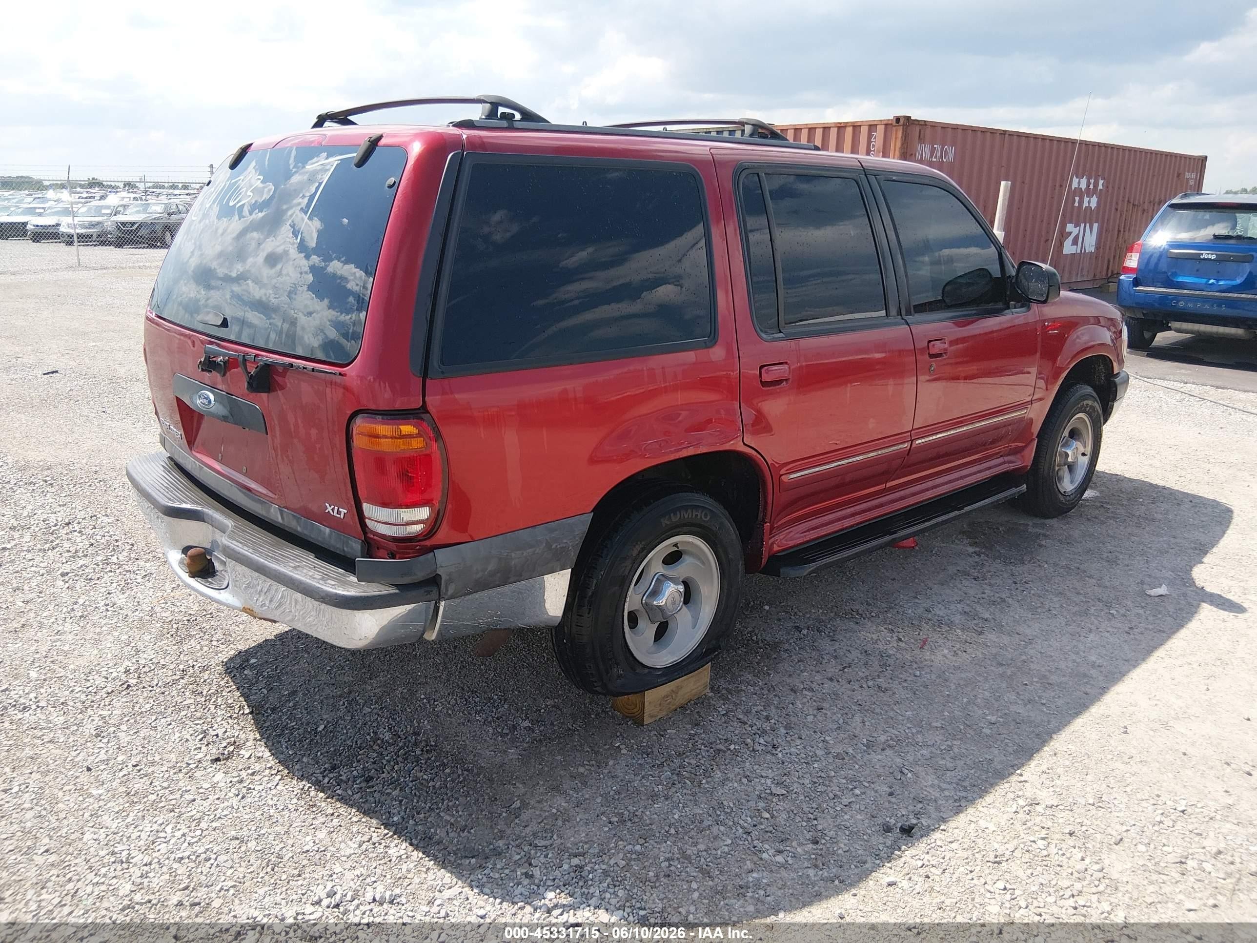 2000 Ford Explorer Xlt Red vin: 1FMZU73E7YZC41763