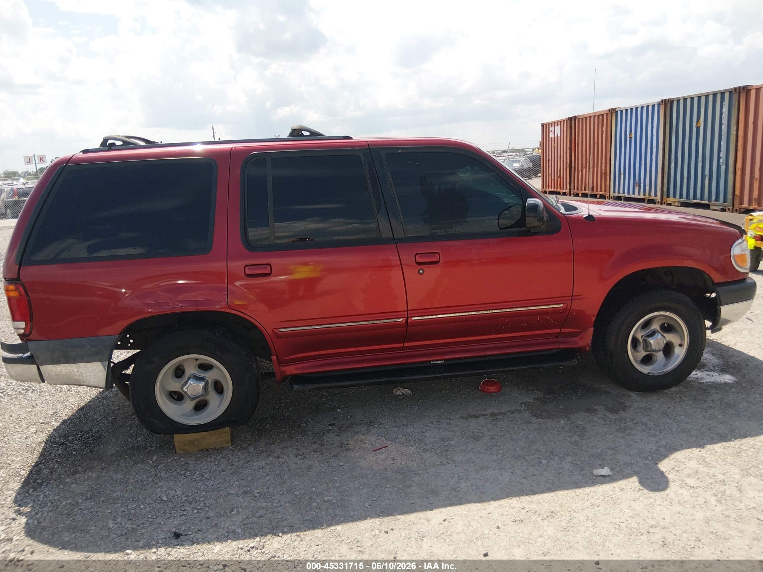 2000 Ford Explorer Xlt Red vin: 1FMZU73E7YZC41763