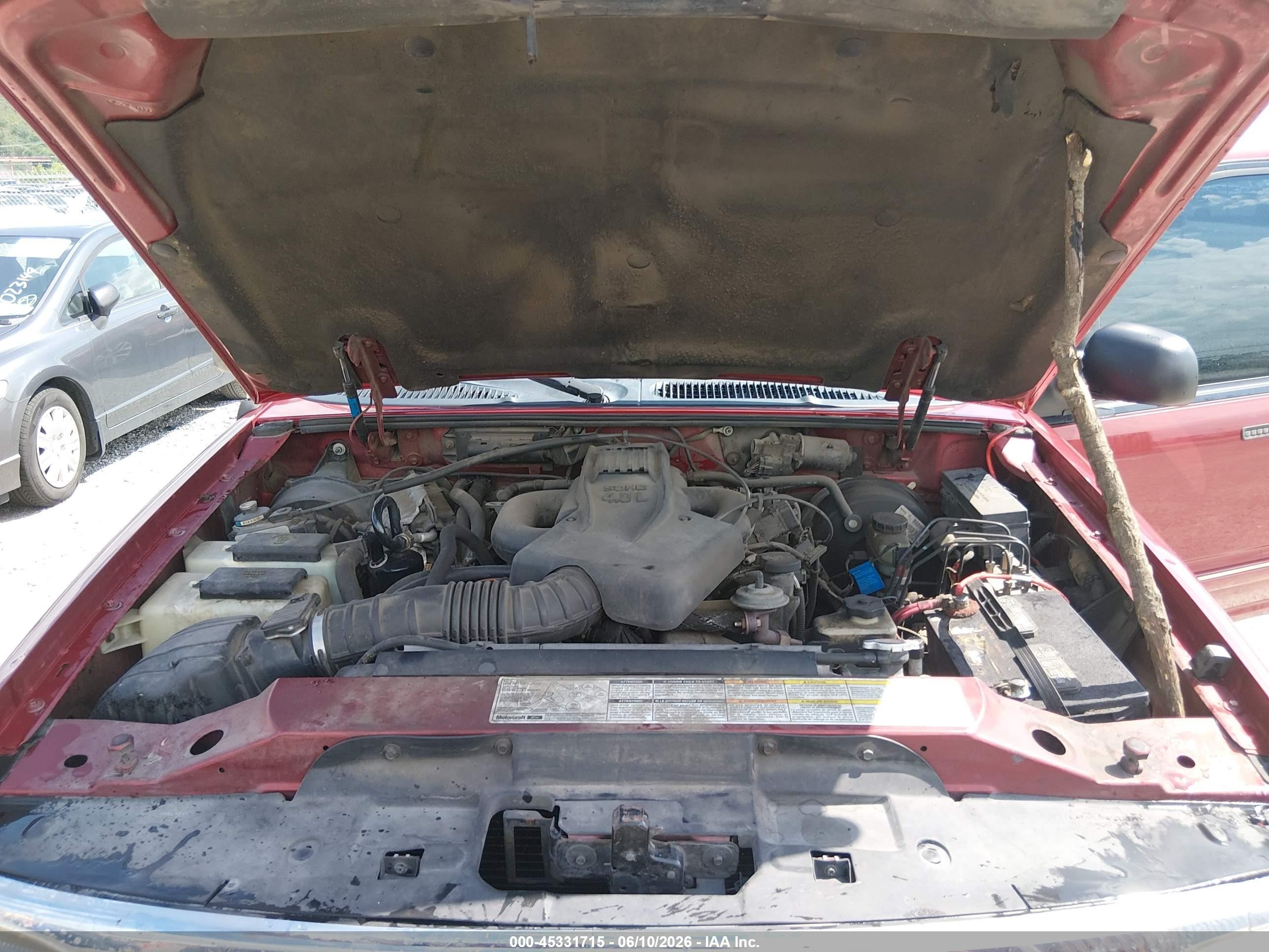 2000 Ford Explorer Xlt Red vin: 1FMZU73E7YZC41763