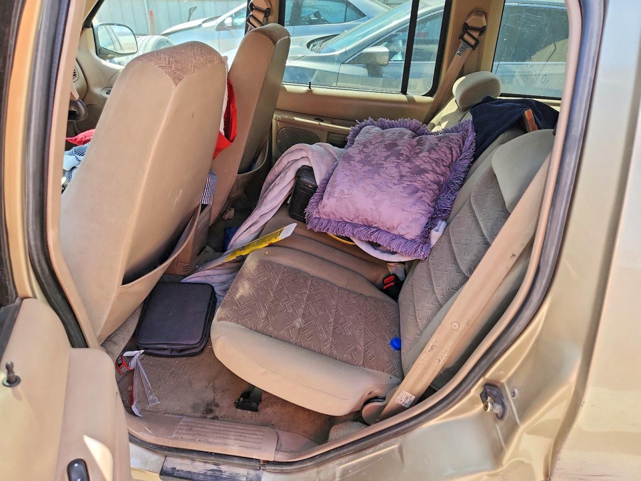2001 Ford Explorer Xlt Tan vin: 1FMZU73E81ZA27404