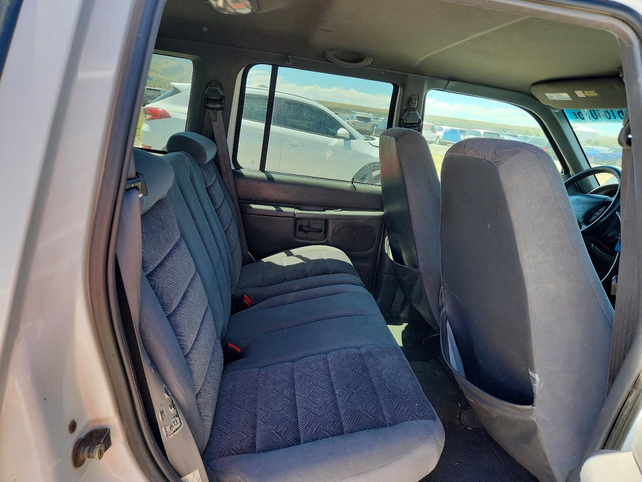 2001 Ford Explorer Xlt White vin: 1FMZU73E81ZA56014