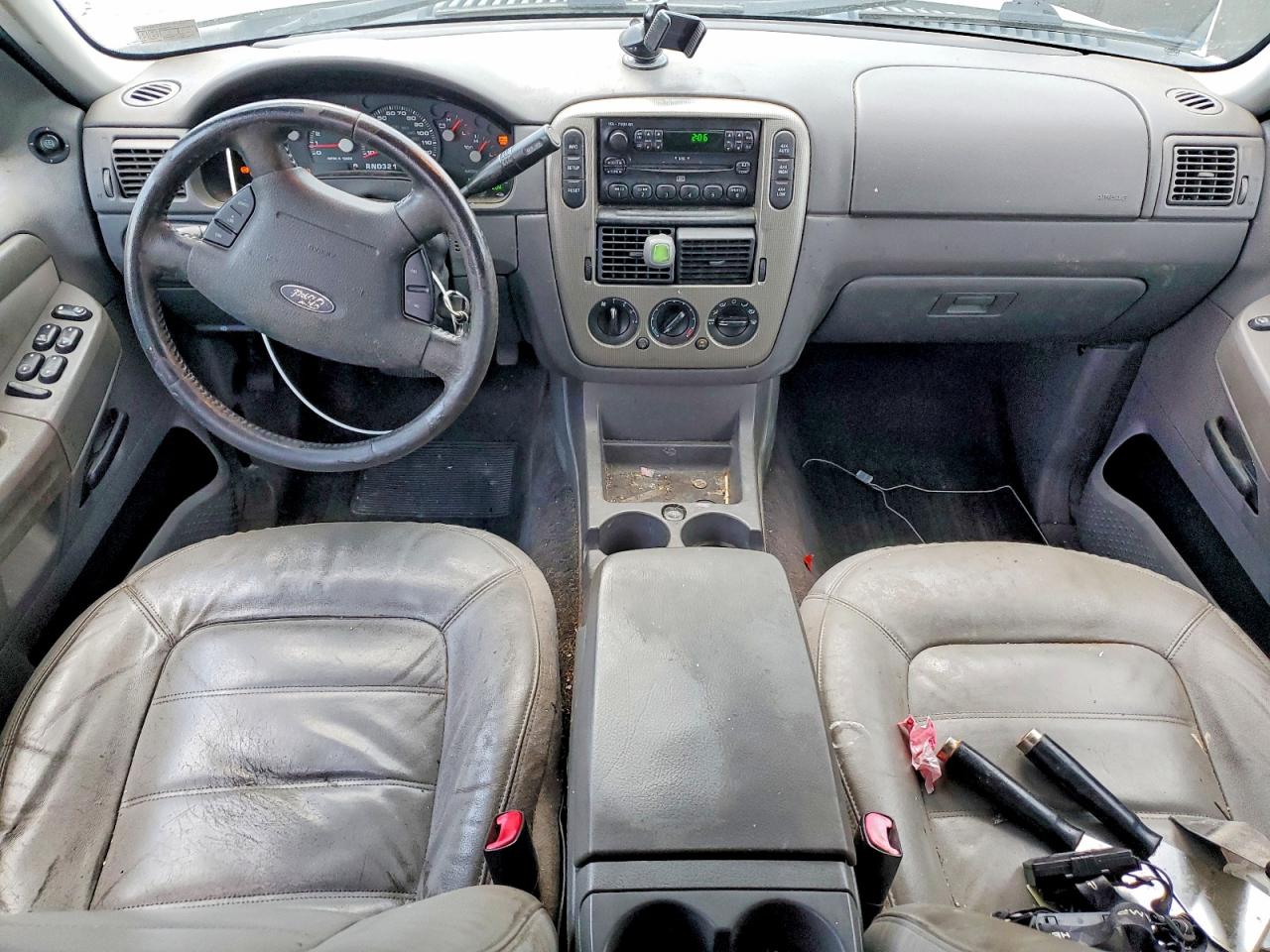 2005 Ford Explorer White vin: 1FMZU73E85UA61894