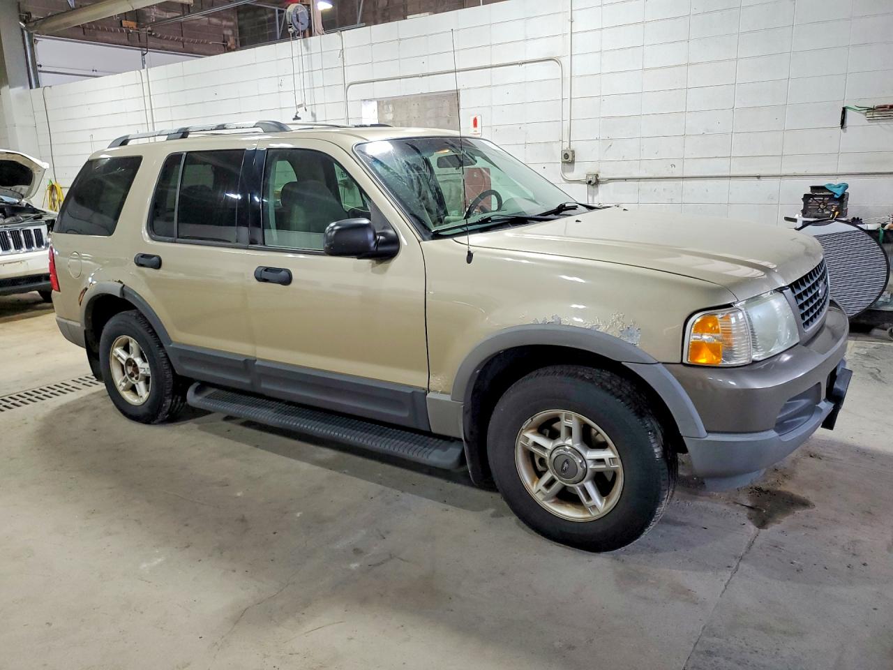 2002 Ford Explorer Xlt Gold vin: 1FMZU73E92ZA39479