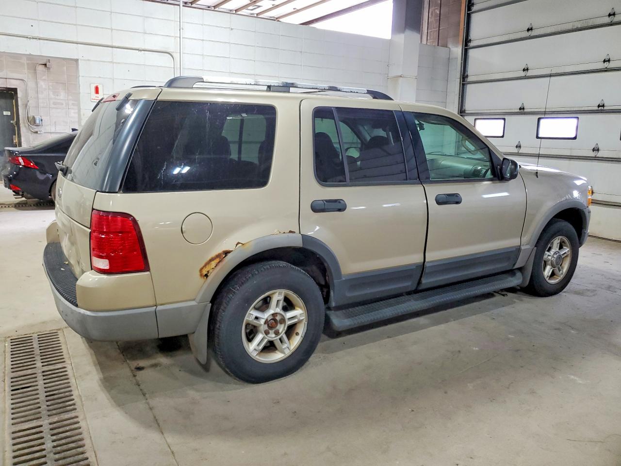 2002 Ford Explorer Xlt Gold vin: 1FMZU73E92ZA39479