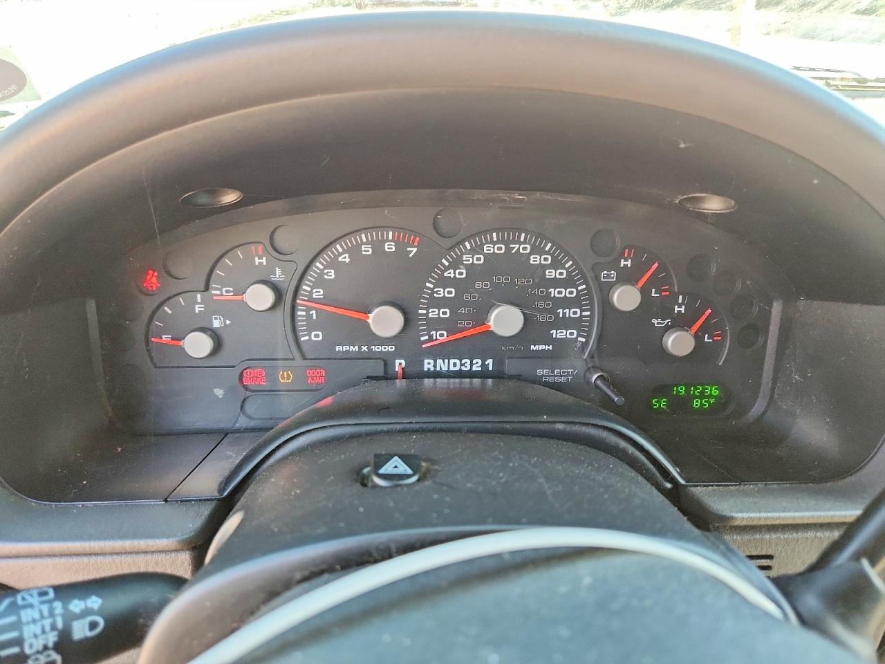 2004 Ford Explorer Xlt White vin: 1FMZU73E94UB81945