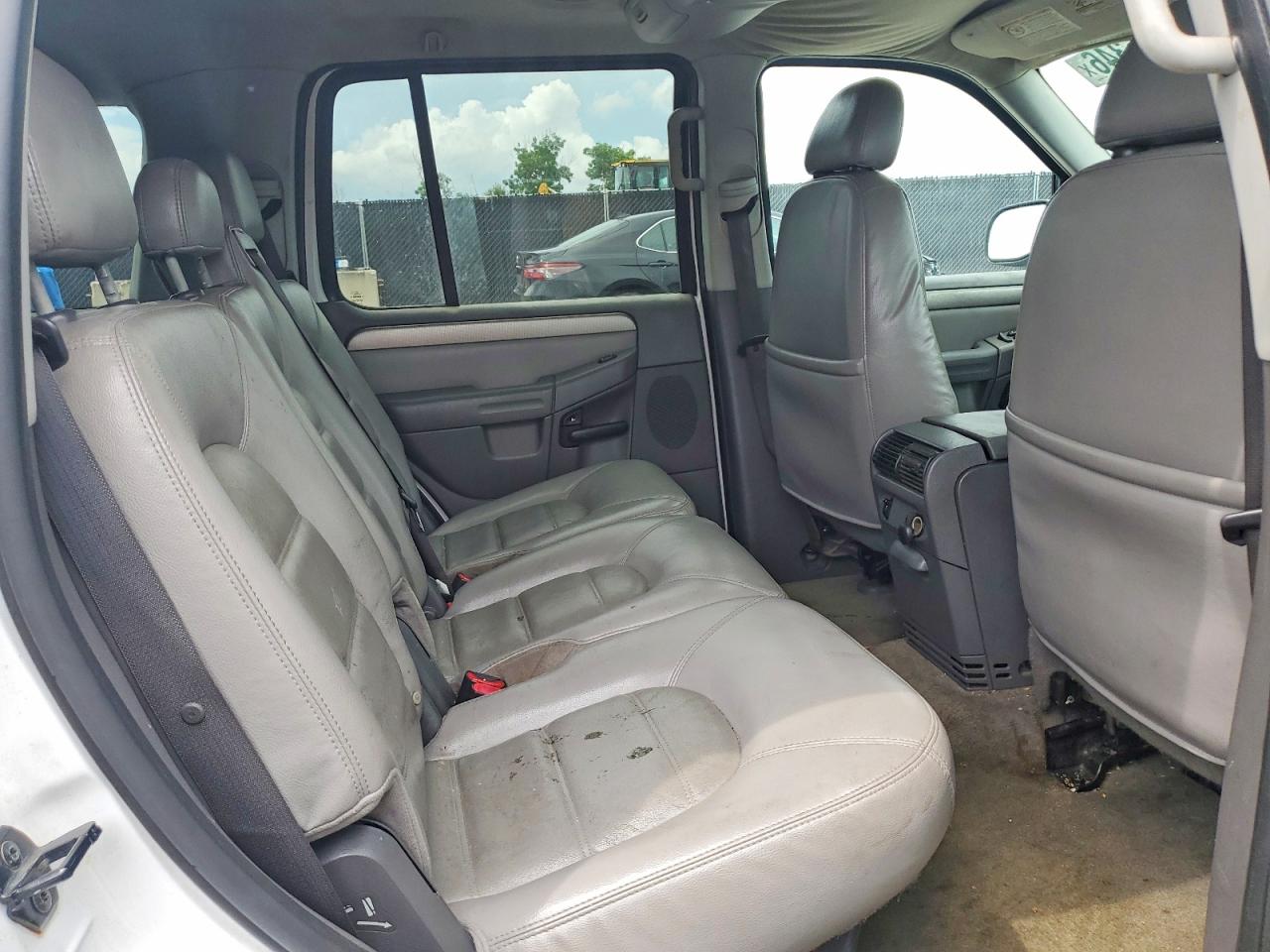 2004 Ford Explorer Белый vin: 1FMZU73E94ZB00462