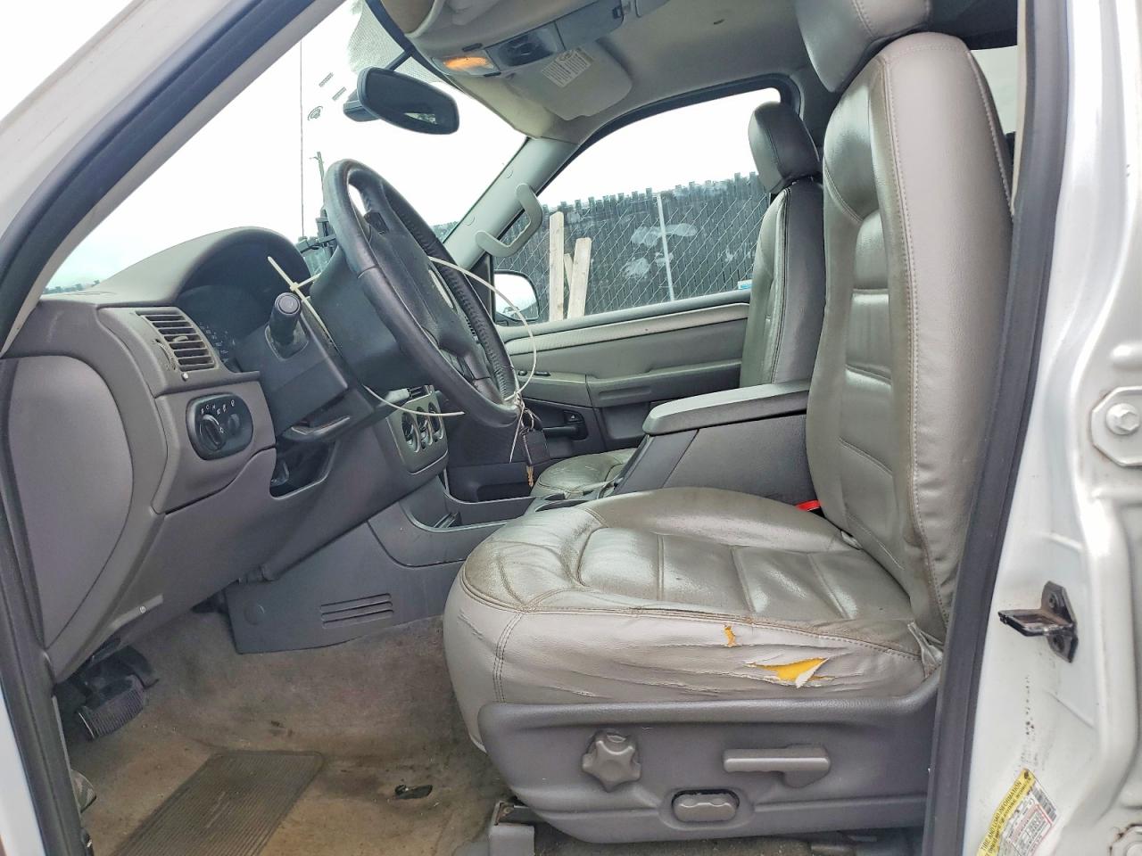 2004 Ford Explorer Белый vin: 1FMZU73E94ZB00462