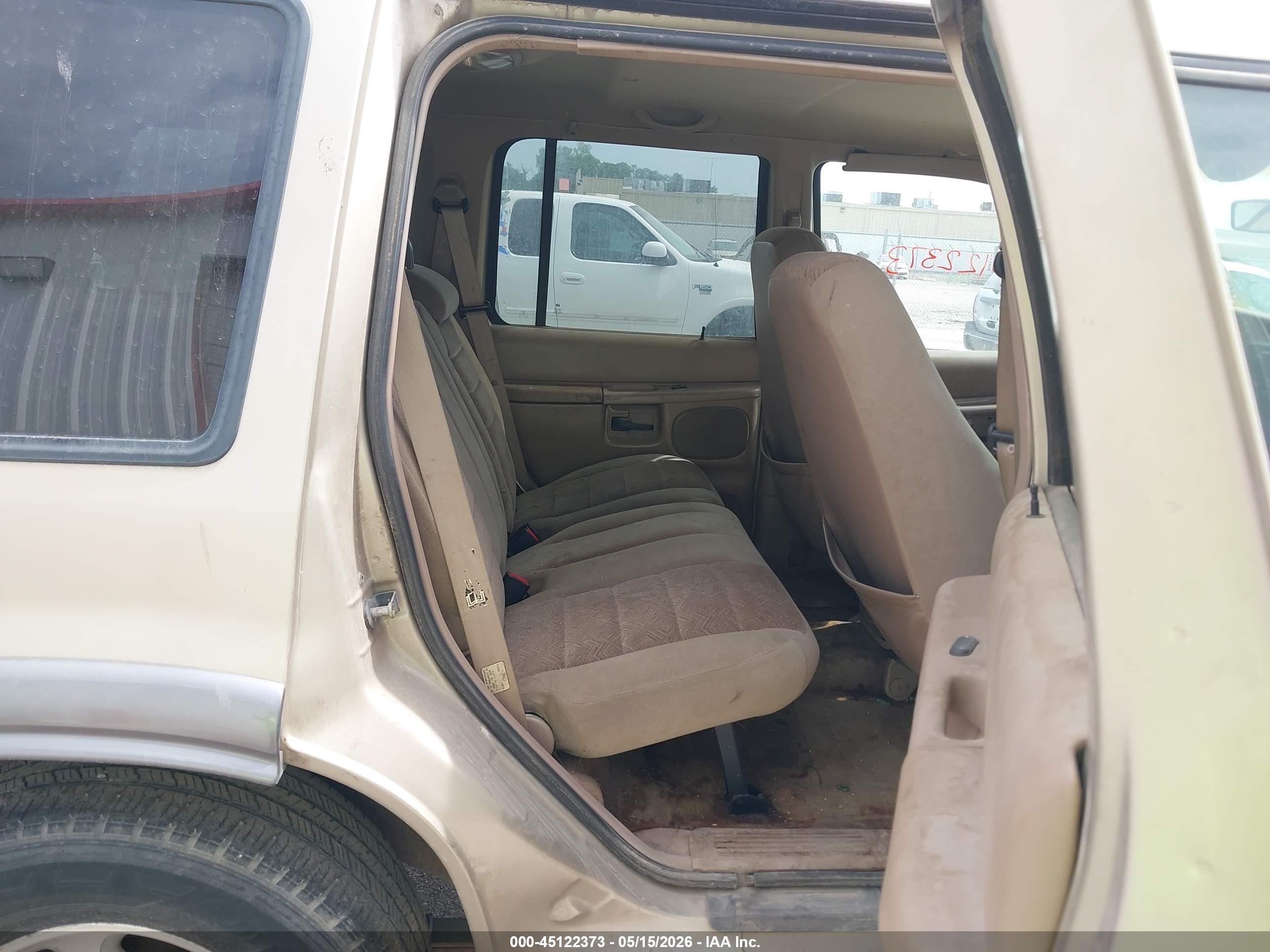 2000 Ford Explorer Xlt Tan vin: 1FMZU73E9YUB29463