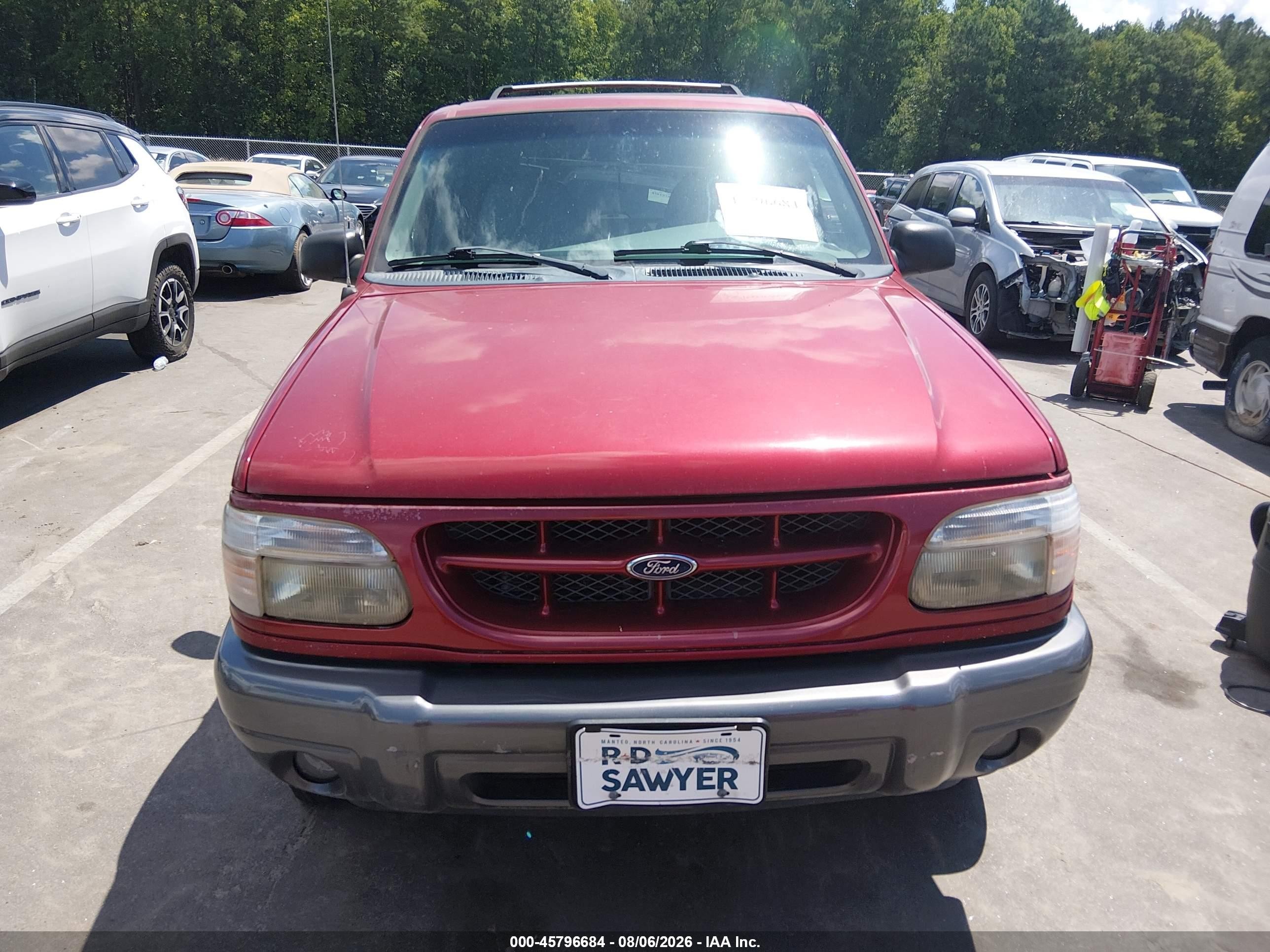 2000 Ford Explorer Xlt Red vin: 1FMZU73E9YZB28493