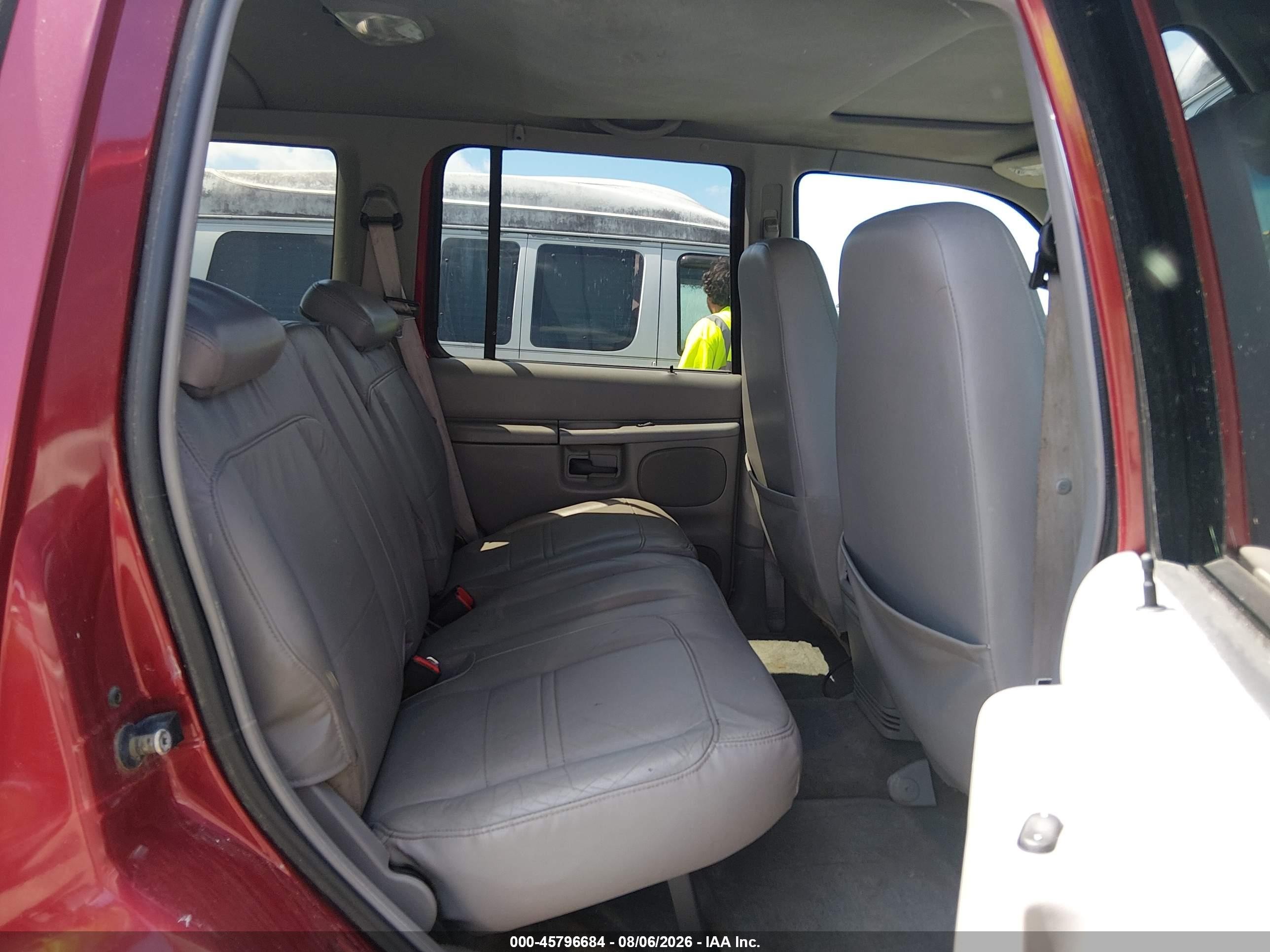 2000 Ford Explorer Xlt Red vin: 1FMZU73E9YZB28493