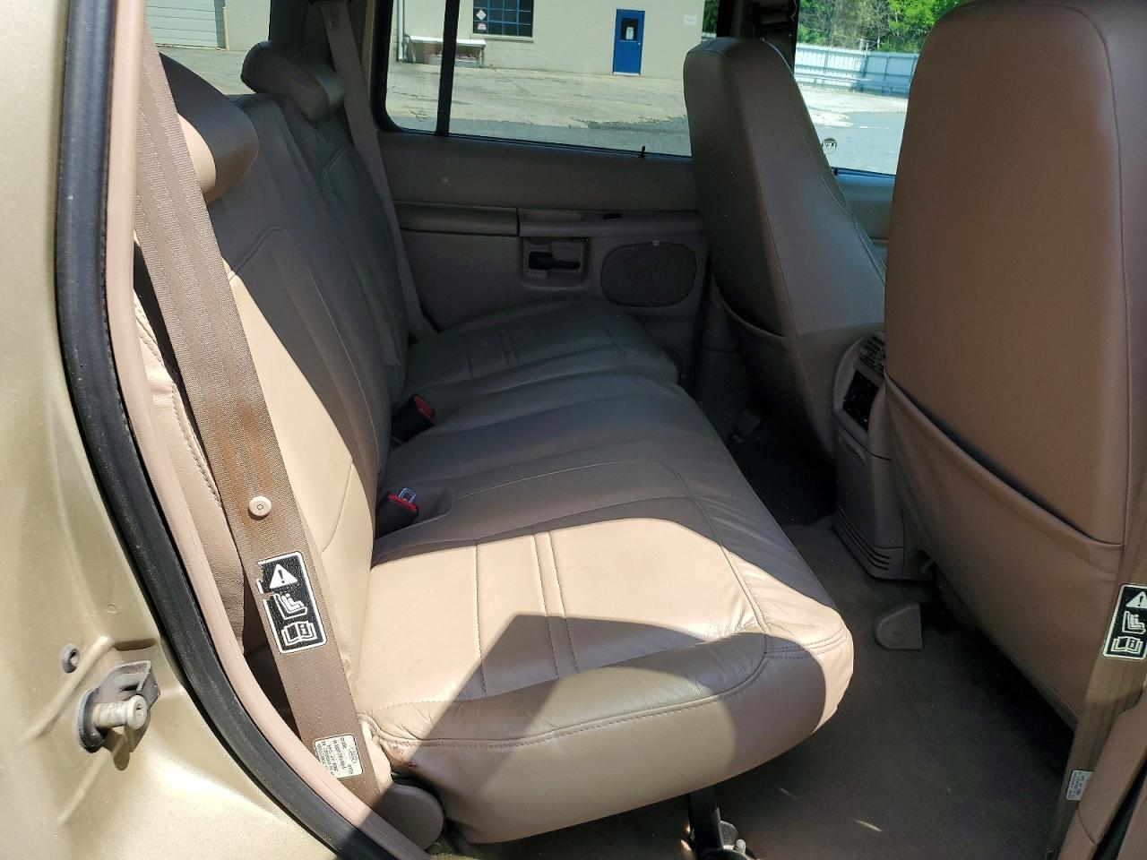 2000 Ford Explorer Xlt Tan vin: 1FMZU73E9YZC59245