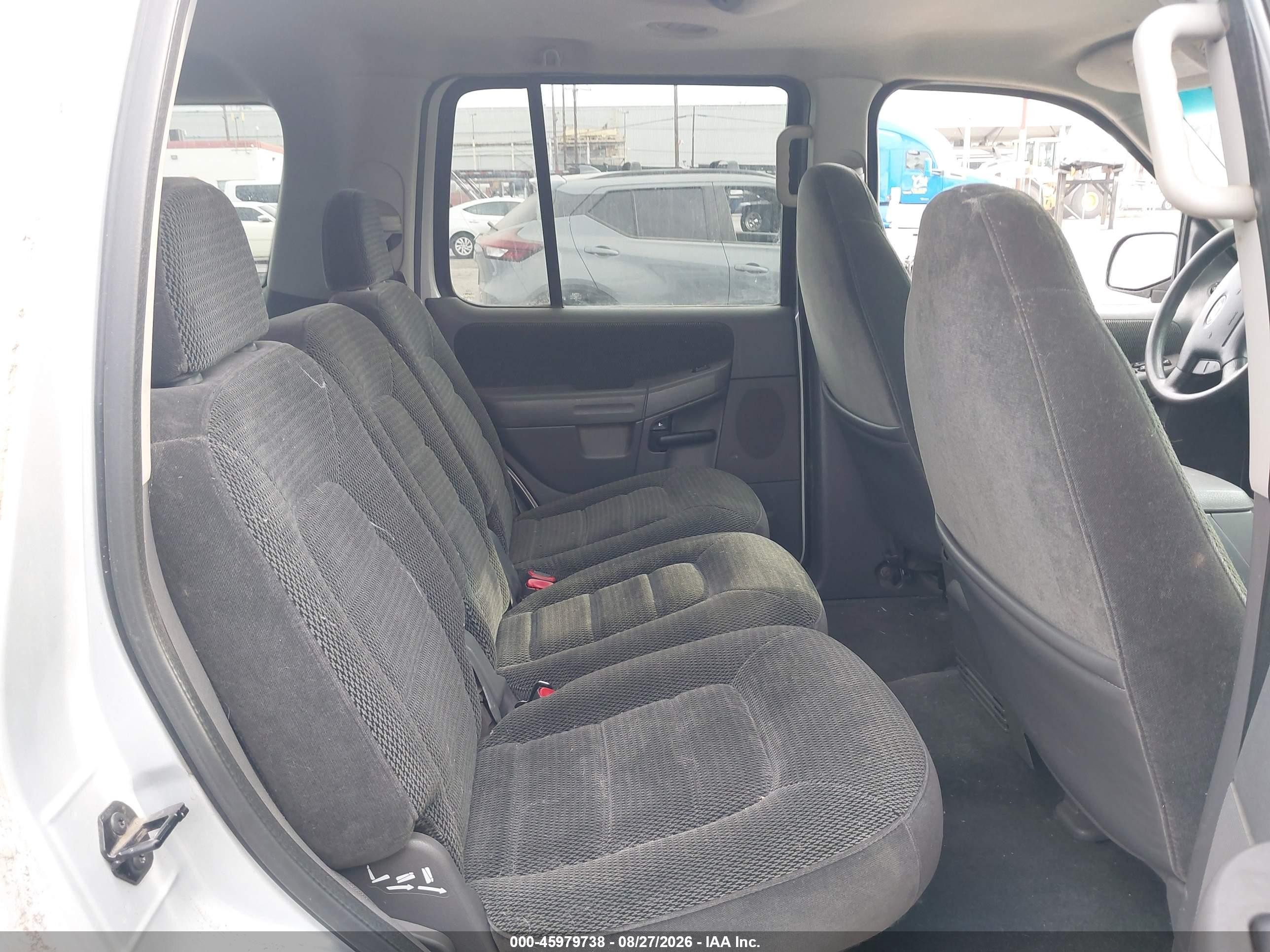 2002 Ford Explorer Xlt Silver vin: 1FMZU73EX2UB70255