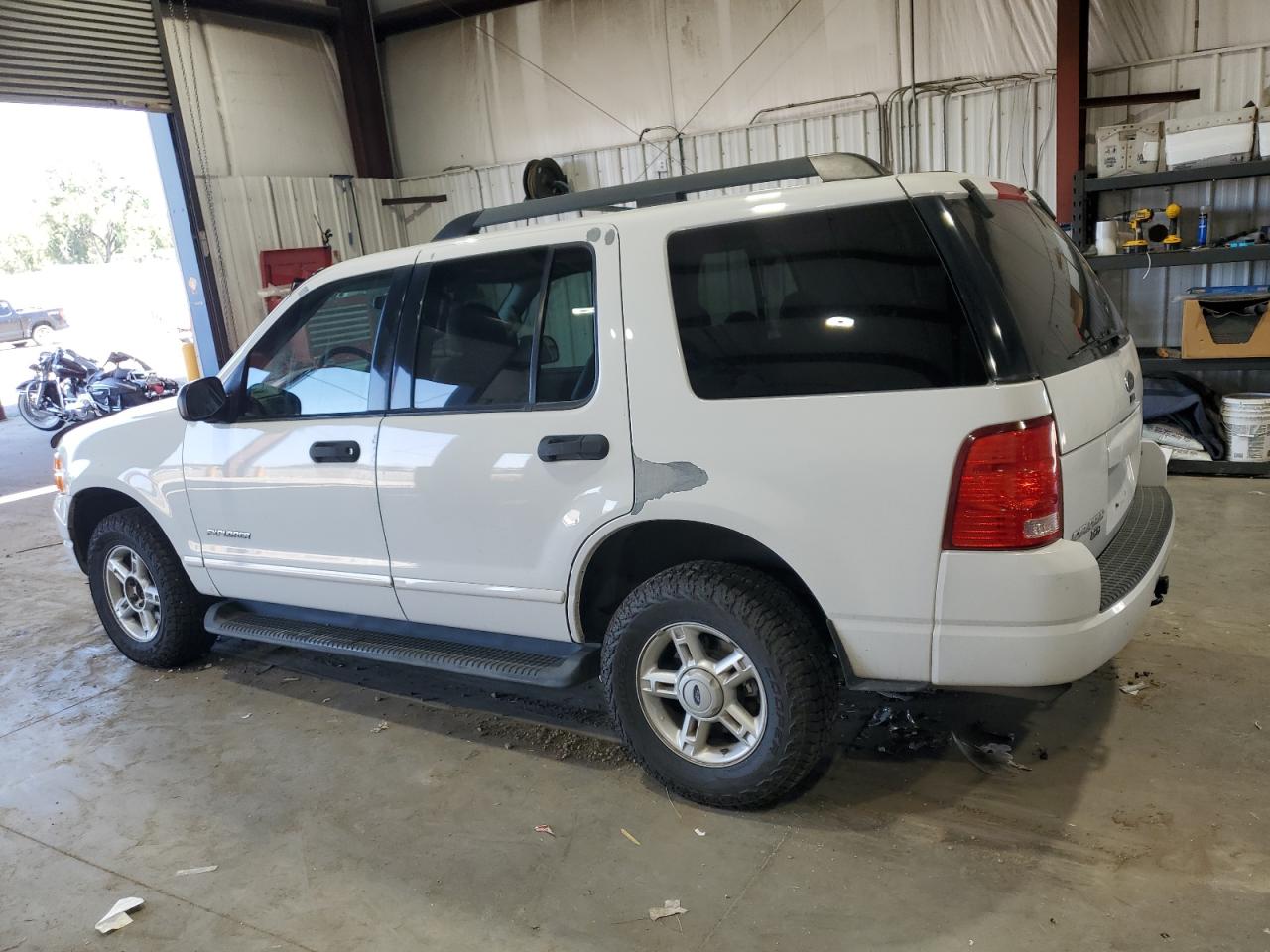 2005 Ford Explorer Xlt Белый vin: 1FMZU73EX5UB50737