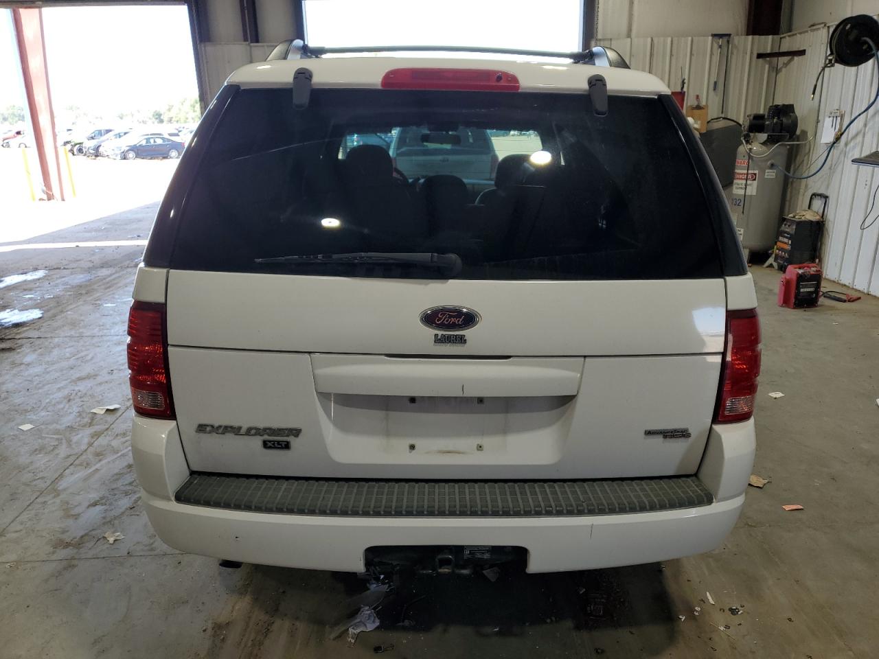2005 Ford Explorer Xlt Белый vin: 1FMZU73EX5UB50737