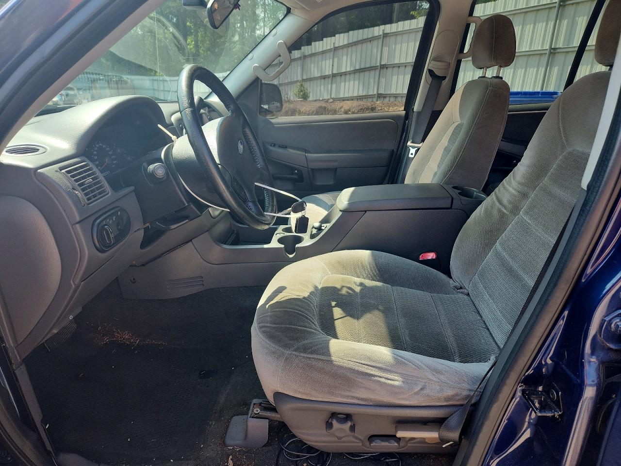 2005 Ford Explorer Xlt Blue vin: 1FMZU73K05UB08583