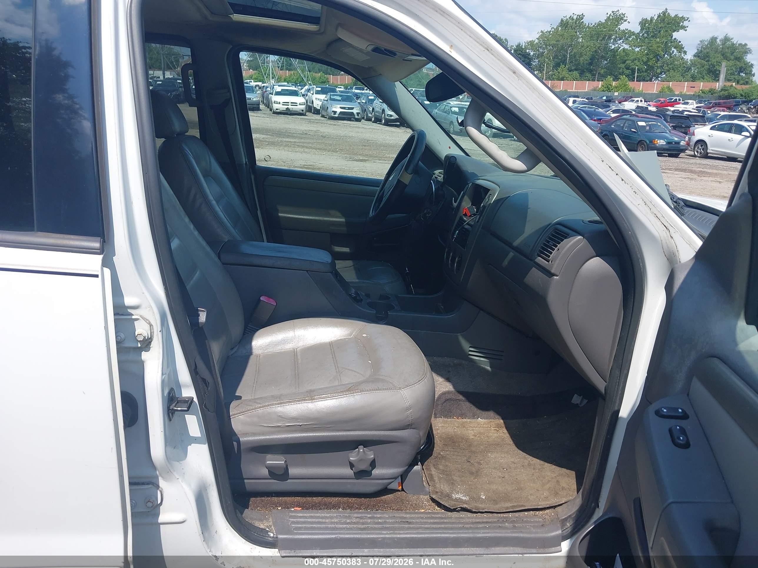 2004 Ford Explorer Nbx/xlt White vin: 1FMZU73K14UB29358