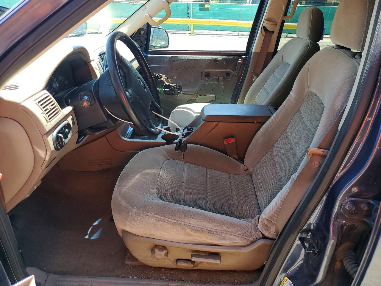 2005 Ford Explorer Xlt Blue vin: 1FMZU73K15UC00155