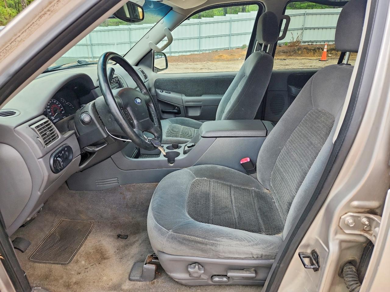 2002 Ford Explorer Xlt Silver vin: 1FMZU73K22UD35088