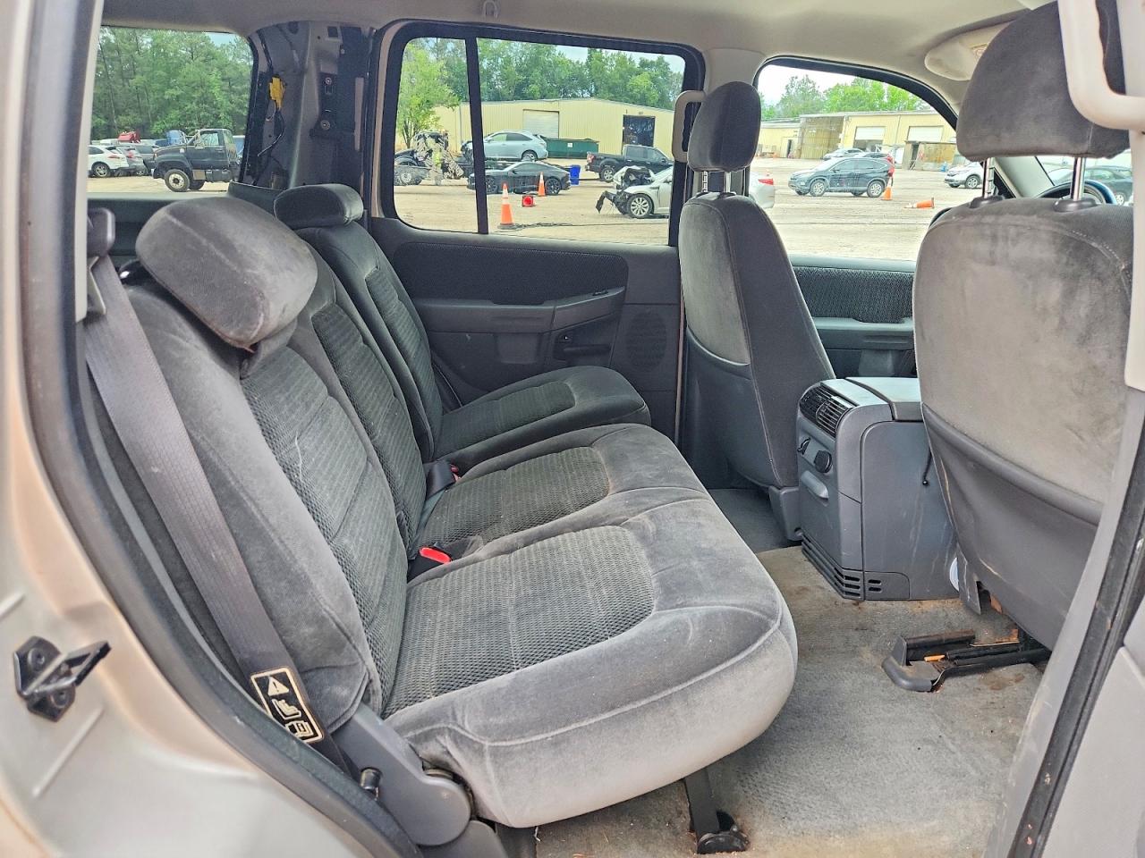 2002 Ford Explorer Xlt Silver vin: 1FMZU73K22UD35088