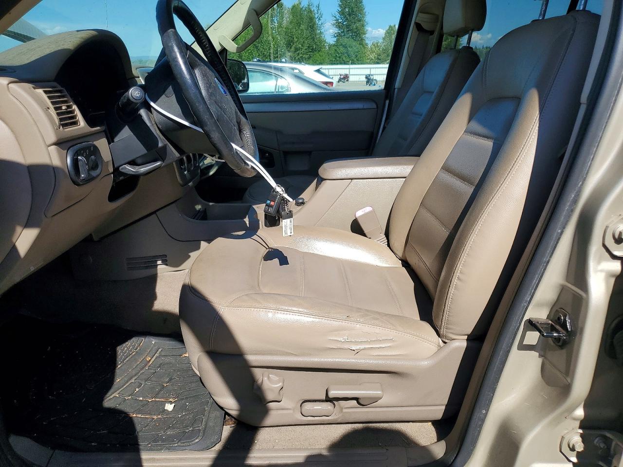 2004 Ford Explorer Xlt Tan vin: 1FMZU73K34ZA17826