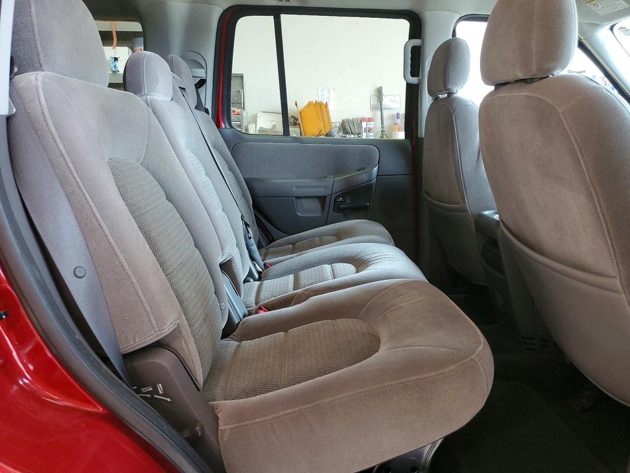 2005 Ford Explorer Xlt Red vin: 1FMZU73K35UB63013