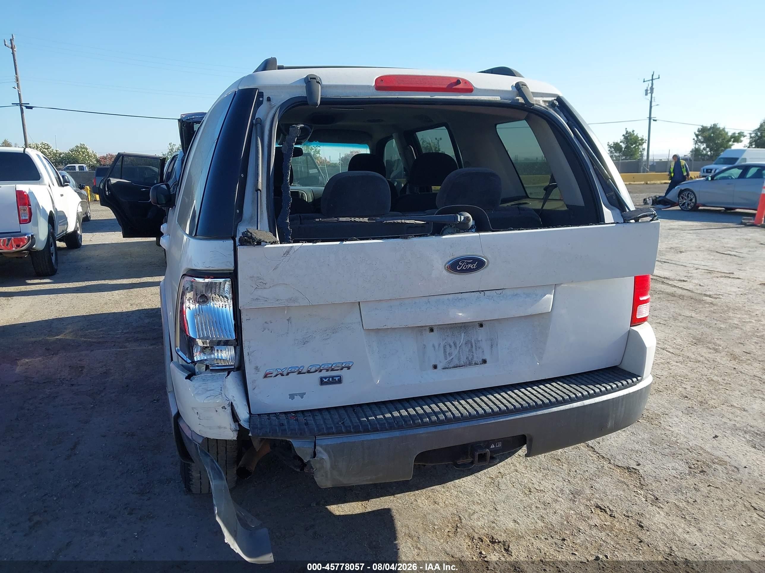 2002 Ford Explorer Xlt Белый vin: 1FMZU73K52ZC69297