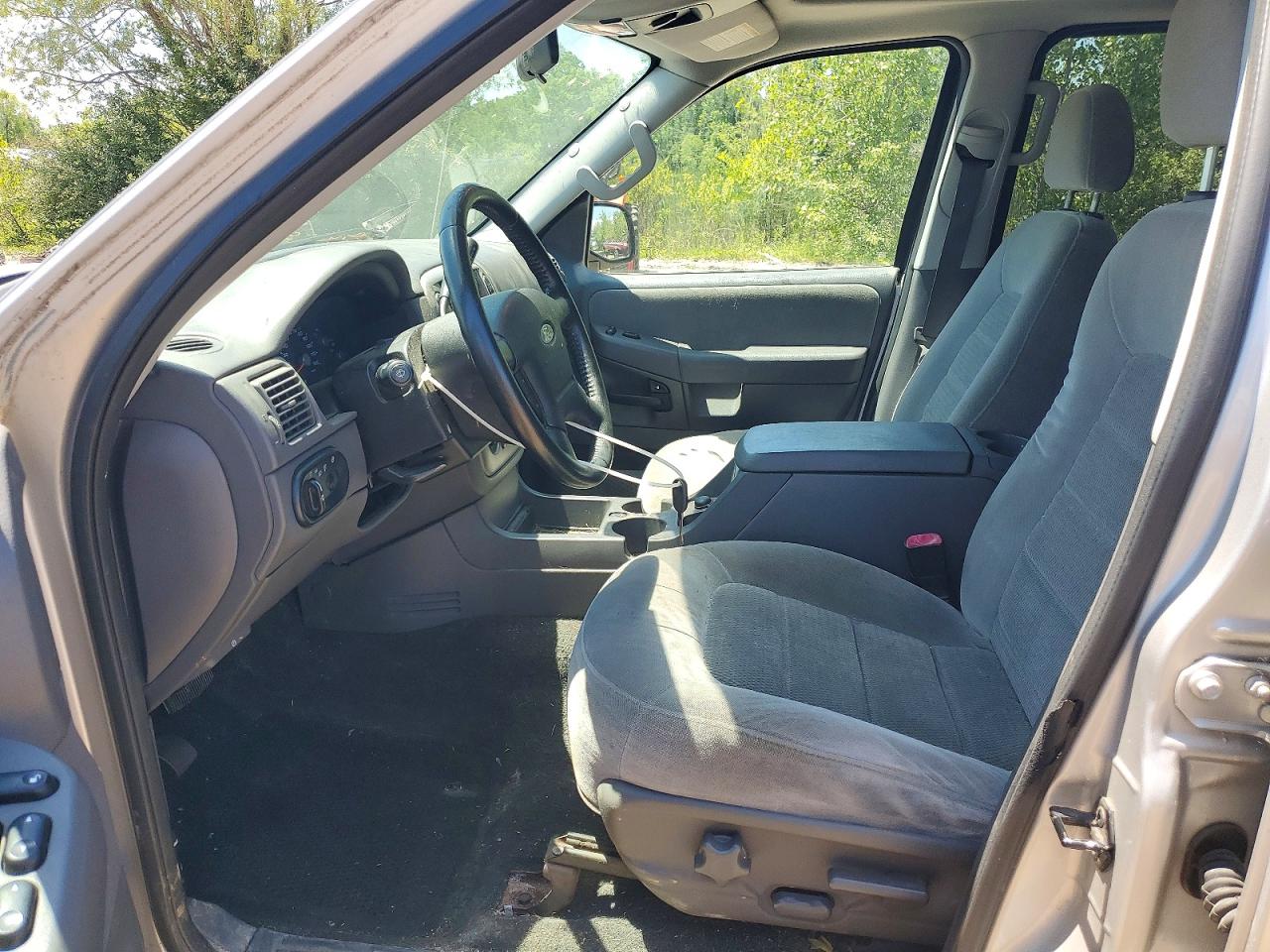 2005 Ford Explorer Xlt Silver vin: 1FMZU73K85UB24143