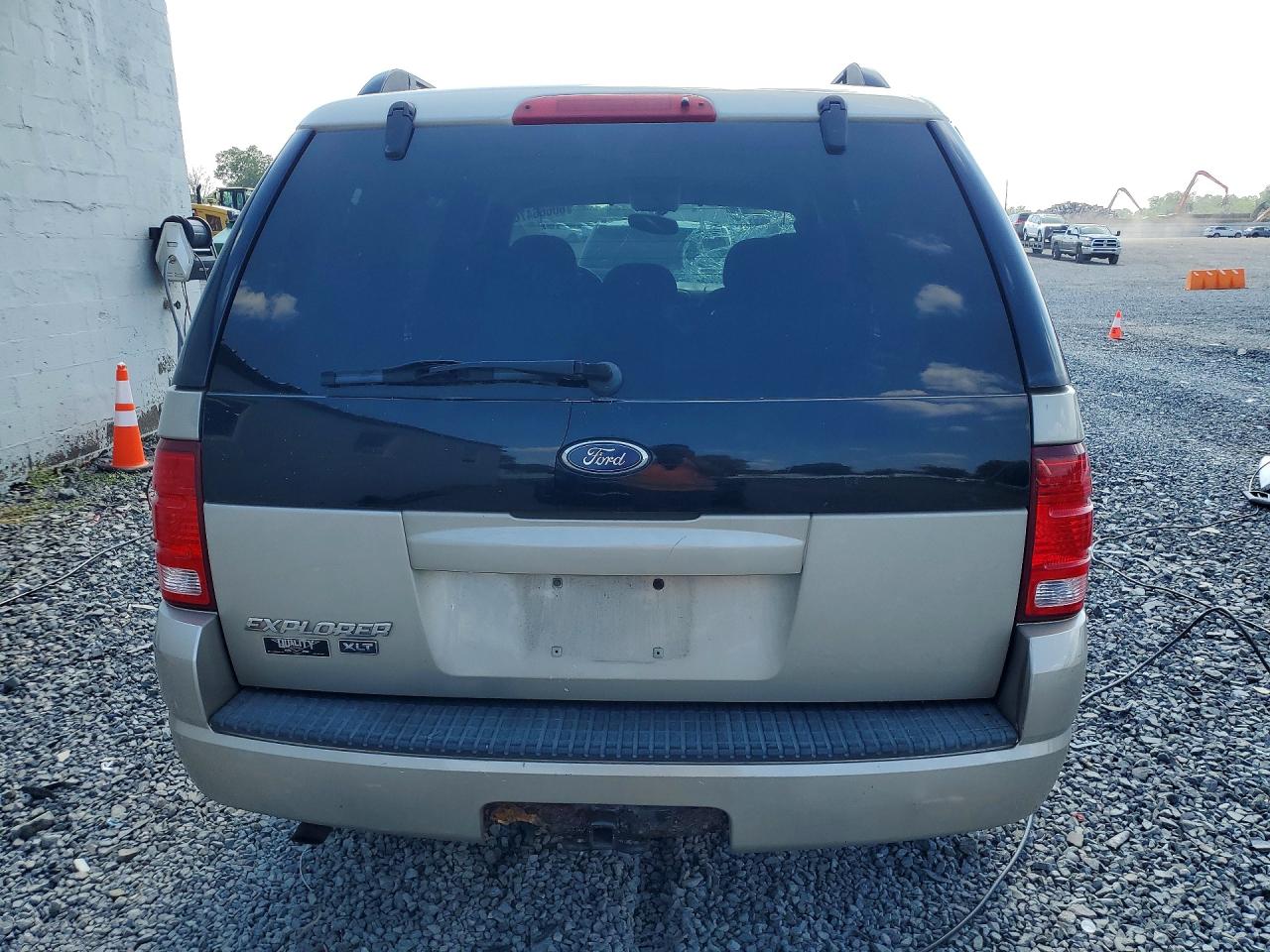 2004 Ford Explorer Xlt Tan vin: 1FMZU73K94UB32380