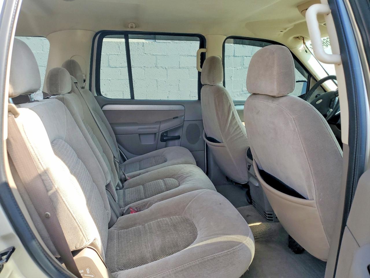 2004 Ford Explorer Xlt Tan vin: 1FMZU73K94UB32380
